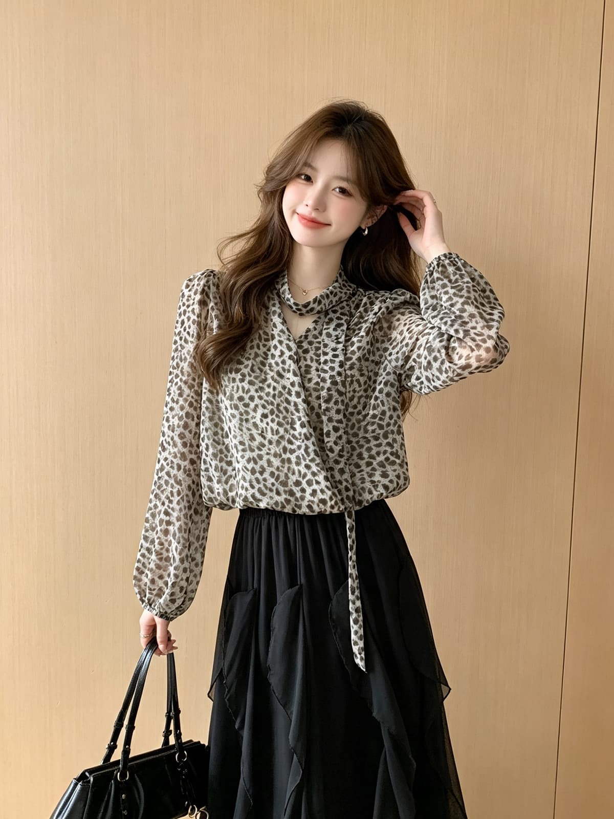 홍콩 스타일 레트로 프린트 리본 V넥 긴팔 여성 셔츠 여름 디자인 센스 순수한 욕망 아름다운 허리 수축 섹시함 맨위 이미지 2
