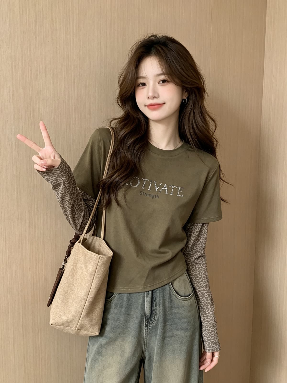 2026 가을 새로운 한 부서 레오파드 무늬 패치워크 라운드 넥 알파벳 페이크 레이어드 긴팔 티셔츠 개성 스택 착용 맨위 여성 이미지 3