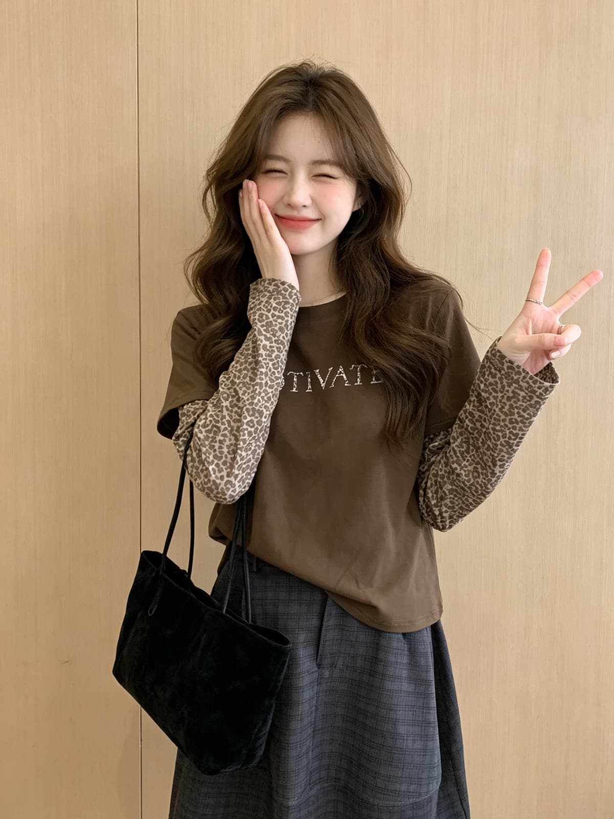 2026 가을 새로운 한 부서 레오파드 무늬 패치워크 라운드 넥 알파벳 페이크 레이어드 긴팔 티셔츠 개성 스택 착용 맨위 여성 상세 이미지 1