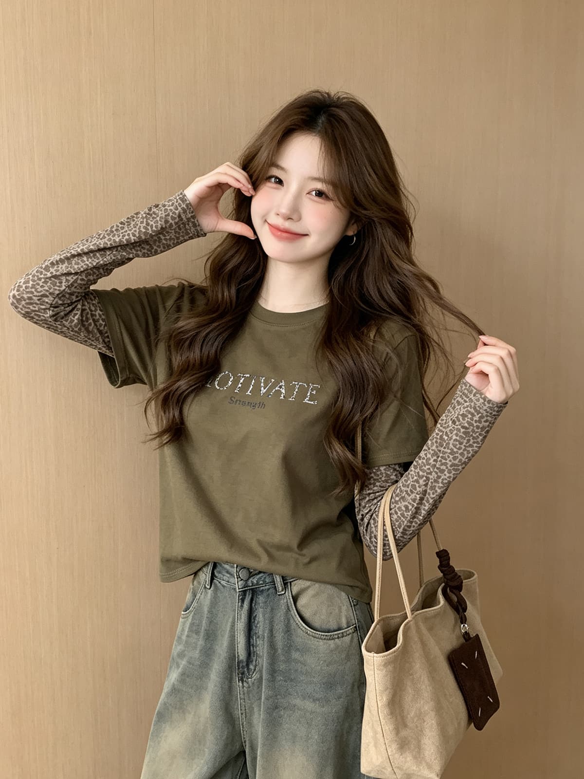 2026 가을 새로운 한 부서 레오파드 무늬 패치워크 라운드 넥 알파벳 페이크 레이어드 긴팔 티셔츠 개성 스택 착용 맨위 여성 상세 이미지 5