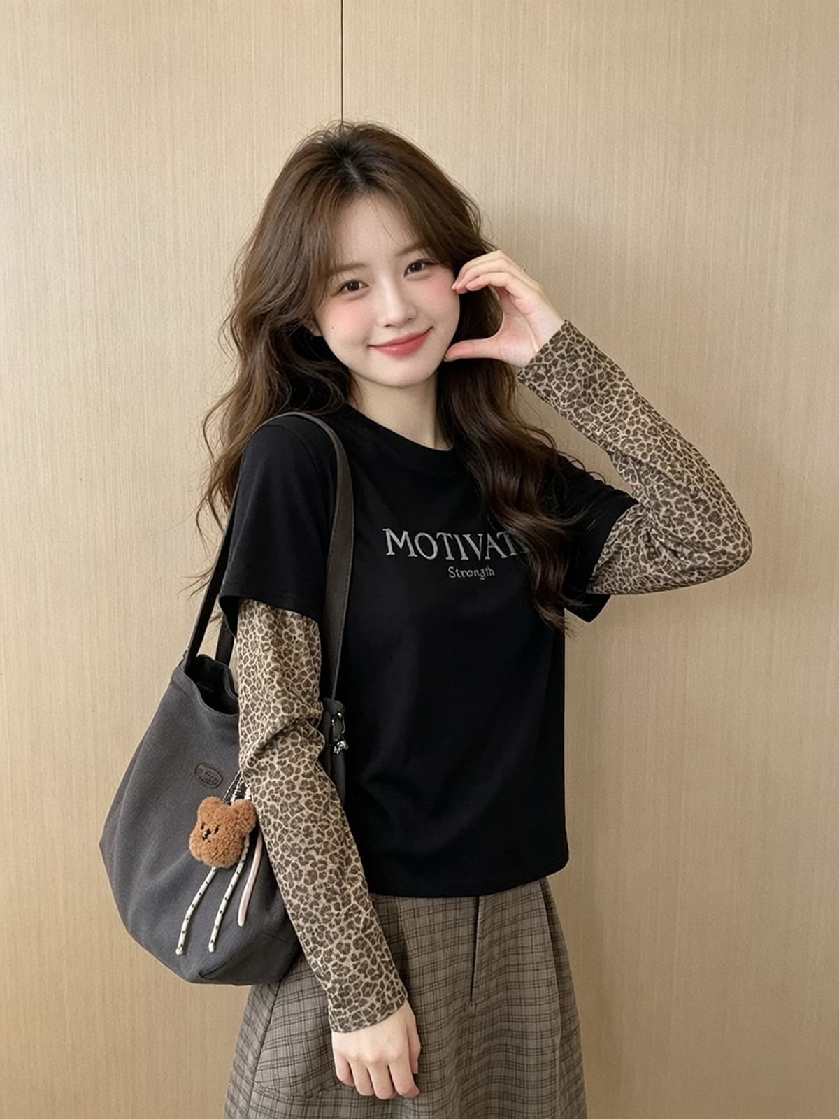 2026 가을 새로운 한 부서 레오파드 무늬 패치워크 라운드 넥 알파벳 페이크 레이어드 긴팔 티셔츠 개성 스택 착용 맨위 여성 상세 이미지 8