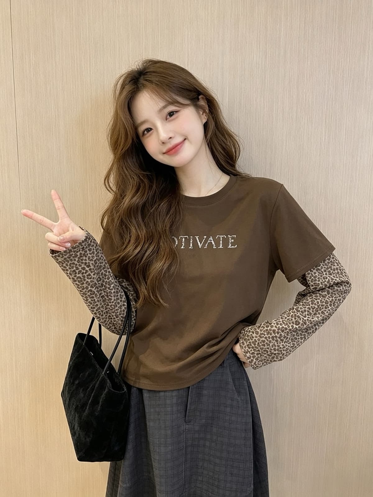 2026 가을 새로운 한 부서 레오파드 무늬 패치워크 라운드 넥 알파벳 페이크 레이어드 긴팔 티셔츠 개성 스택 착용 맨위 여성 상세 이미지 11