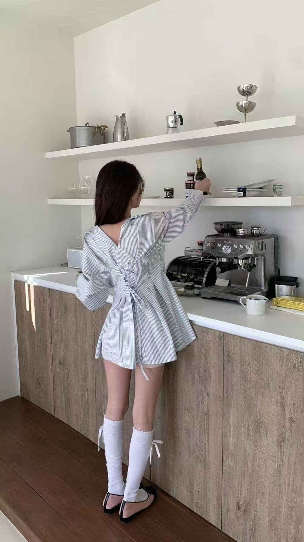 한국 스타일 스트라이프 셔츠 스타일 여성 드레스 봄 새로운 달콤함 품격 뒤로 십자가 스트랩 허리 수축 미니 스커트 이미지 3