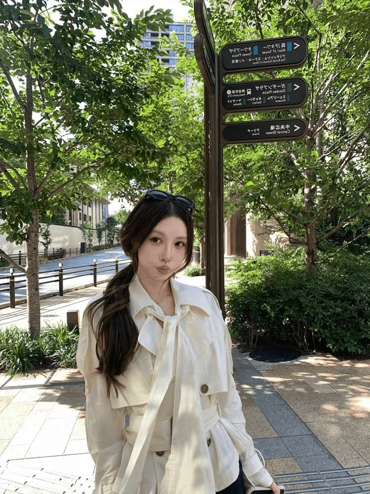 나비 매듭 리본 쇼트 스타일 바람막이 여성 코트 가을 작은 키 허리 수축 슬림해 보이는 품격 영국식 바람 긴팔 맨위