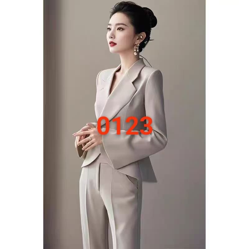 2026 이른 가을 코디 전체 집합 패션 명문 여성 품격 고급 센스 샤오 양 로드 중 작은 샤넬 스타일 밝은 회색 색상 정장 세트 상세 이미지 2