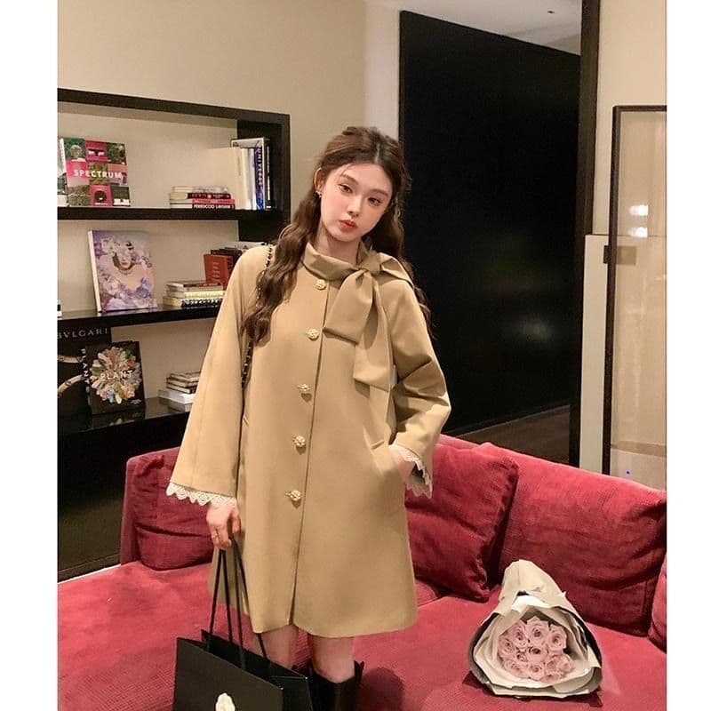 영국식 바람 천 골드 나비 매듭 스탠드 칼라 재킷 재킷 여성 의류 가을 새로운 작은 키 중간 길이 카키 색 코트 이미지 2