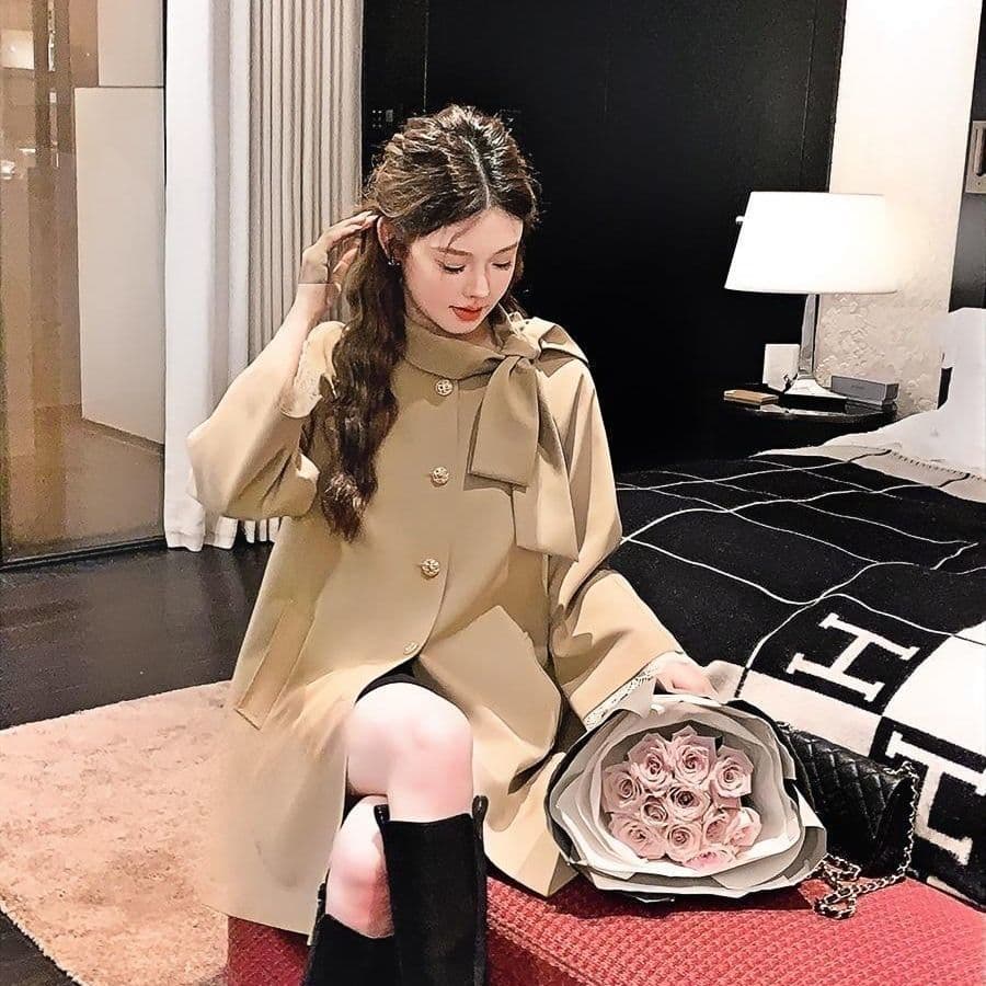 영국식 바람 천 골드 나비 매듭 스탠드 칼라 재킷 재킷 여성 의류 가을 새로운 작은 키 중간 길이 카키 색 코트