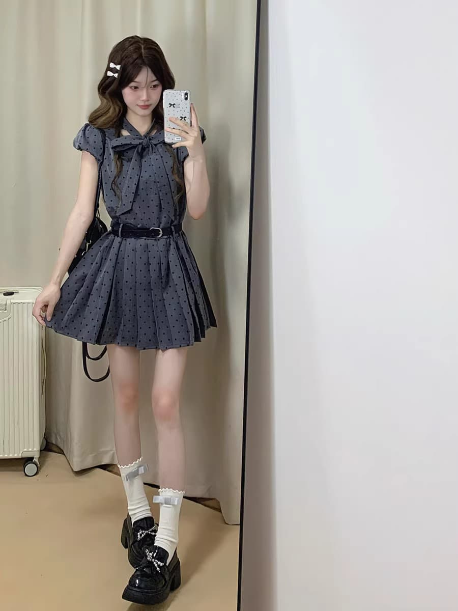 부유 한 가족 천 골드 회색 도트 무늬 여성 드레스 여름 새로운 학원 스타일 달콤함 나비 매듭 허리 수축 플리츠 미니 스커트 상세 이미지 1