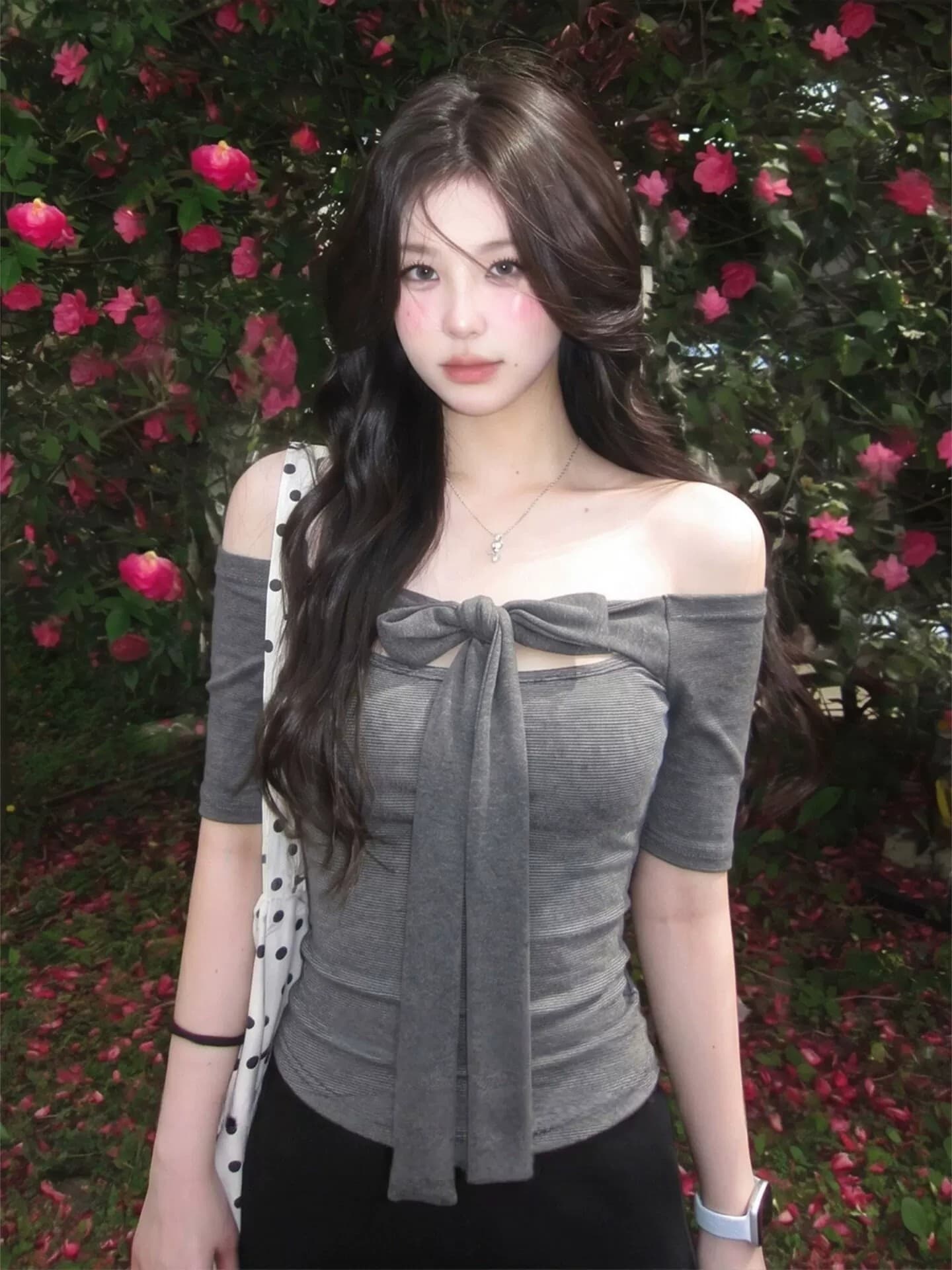 사람들 면 면 컬러 짜임 기사 회색 오프숄더 중간 소매 티셔츠 여성 여름 스트랩 몸매 가꾸기 디자인 센스 오프숄더 맨위 상세 이미지 4