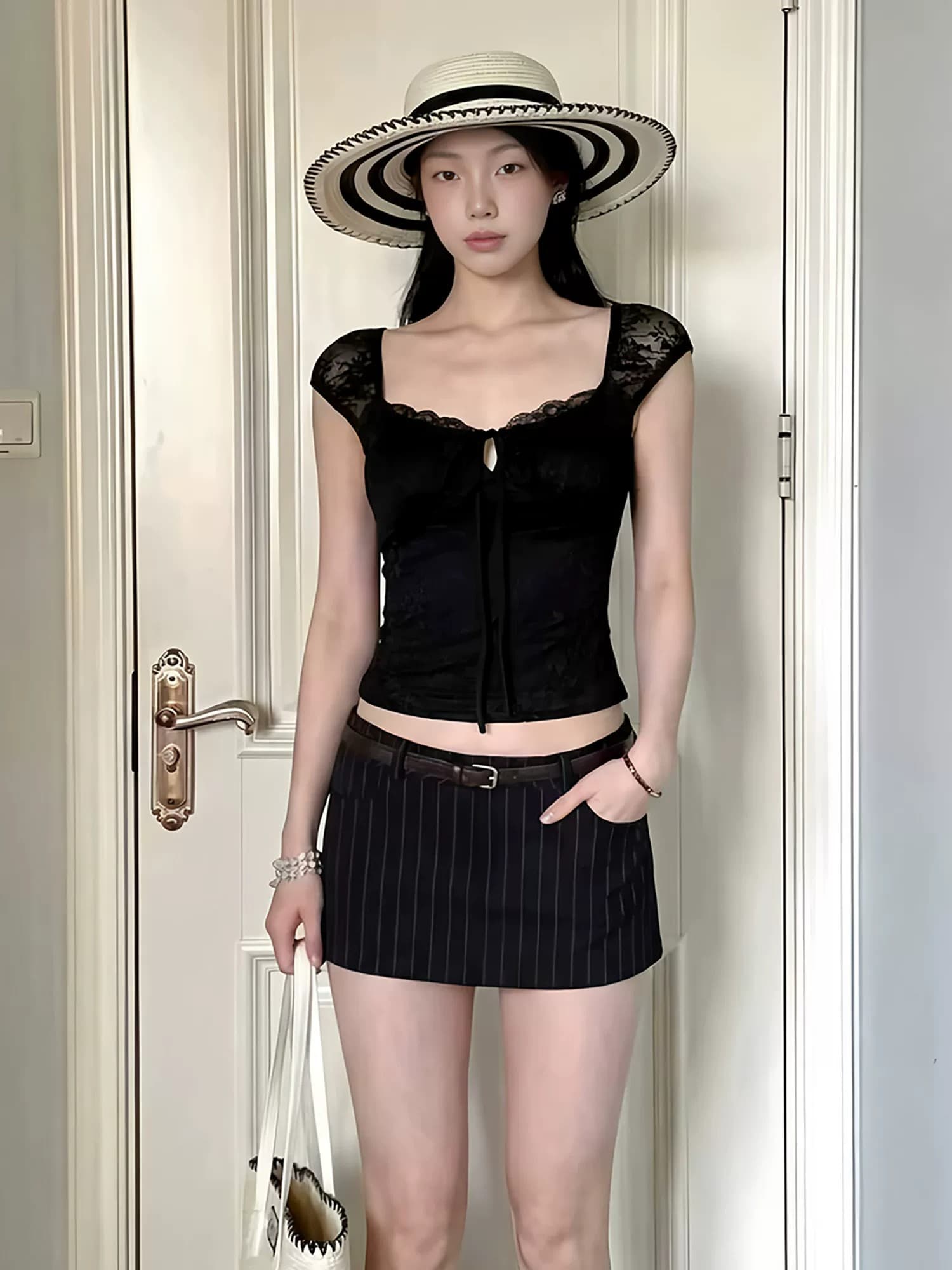 miu 부서 핫걸 검정색 레이스 조각 광장 칼라 민소매 조끼 여성 여름 디자인 센스 작은 대중 순수한 욕망 슬립 맨위 상세 이미지 3