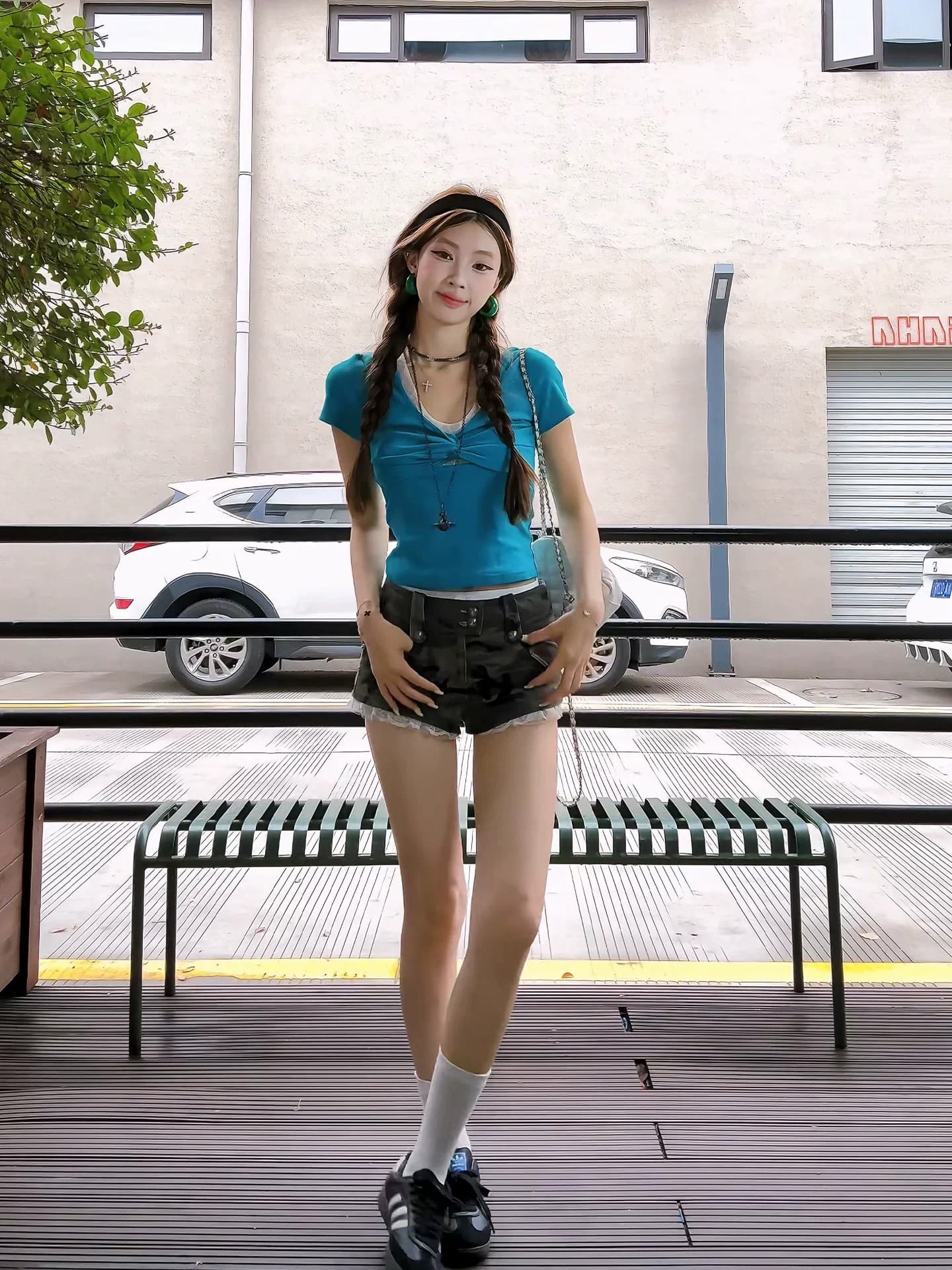 반팔 티셔츠 여성 레이스 조각 V넥 비틀림 디자인 슬림해 보이는 핫걸 바람 쇼트 스타일 맨위 트렌디 이미지 4