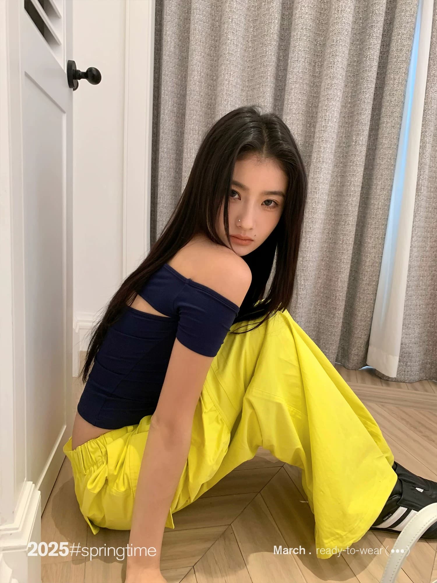 반팔 티셔츠 여성 레이스 조각 V넥 비틀림 디자인 슬림해 보이는 핫걸 바람 쇼트 스타일 맨위 트렌디 이미지 2