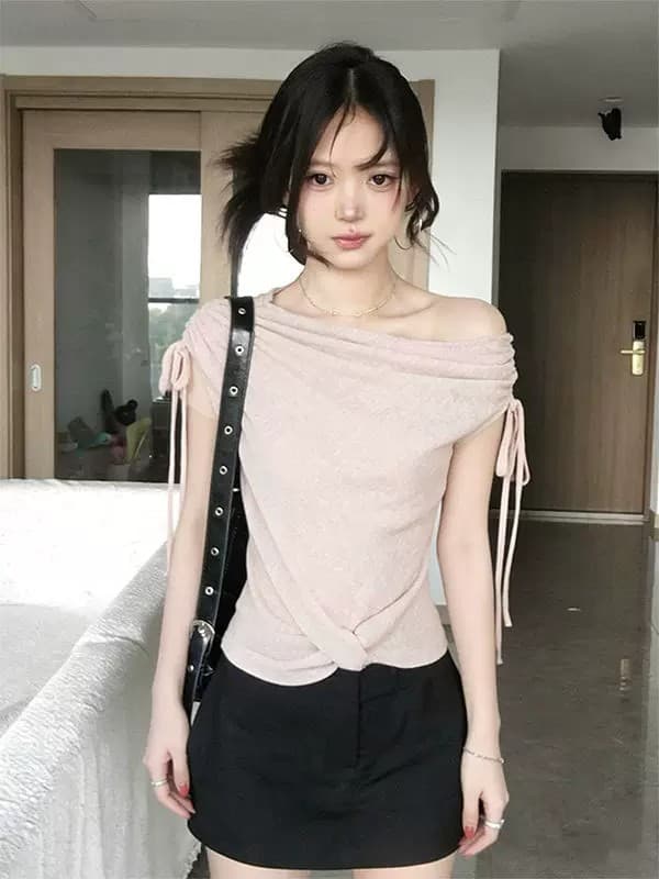 원본 원단 것 달콤함 핑크색 비스듬한 어깨 반팔 티셔츠 여성 여름 펌프 Pleat 레이스업 슬림해 보이는 오프숄더 맨위 상세 이미지 2