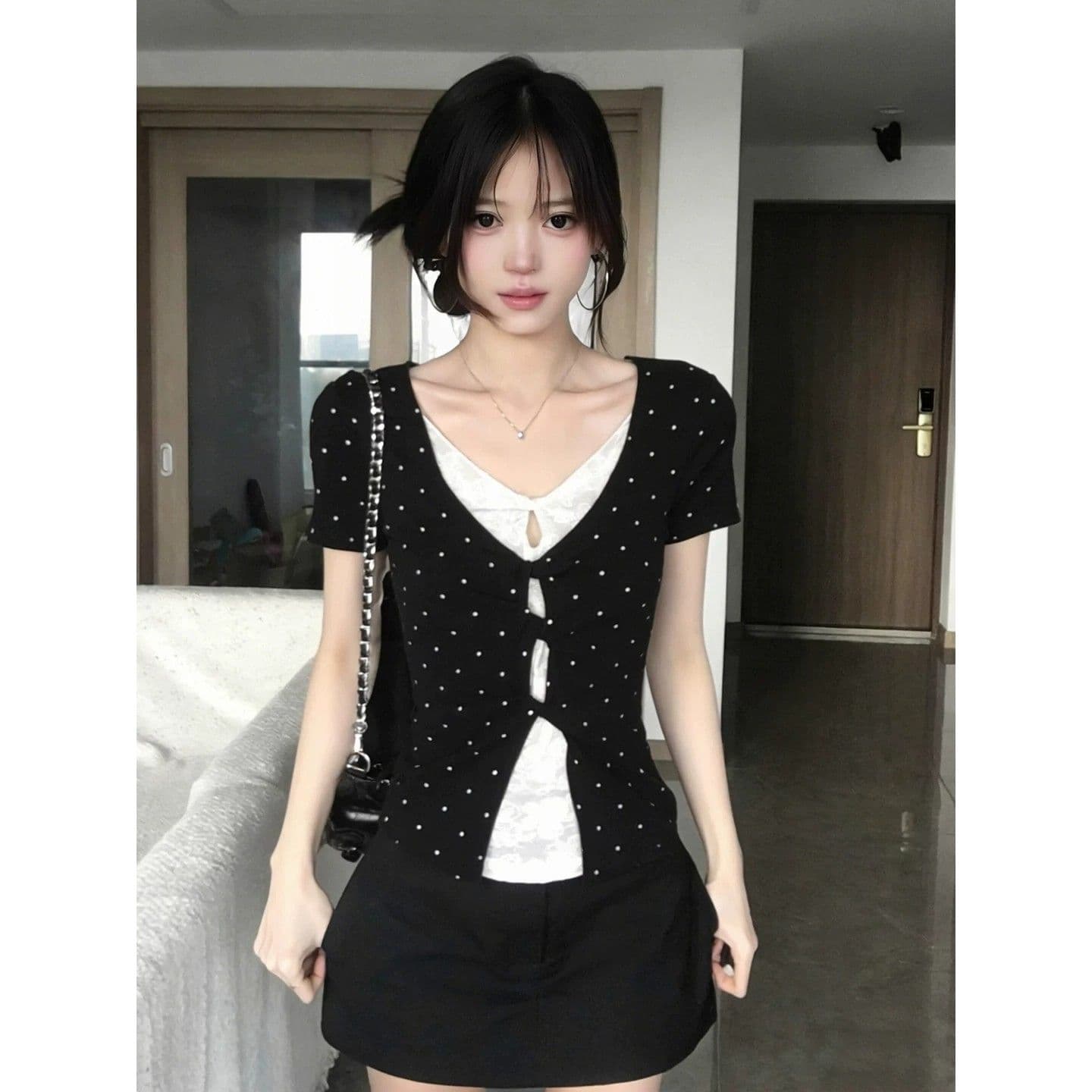 검정색 도트 무늬 페이크 레이어드 레이스 긍정적 인 어깨 반팔 티셔츠 여성 여름 한 부서 디자인 센스 맨위 이미지 3