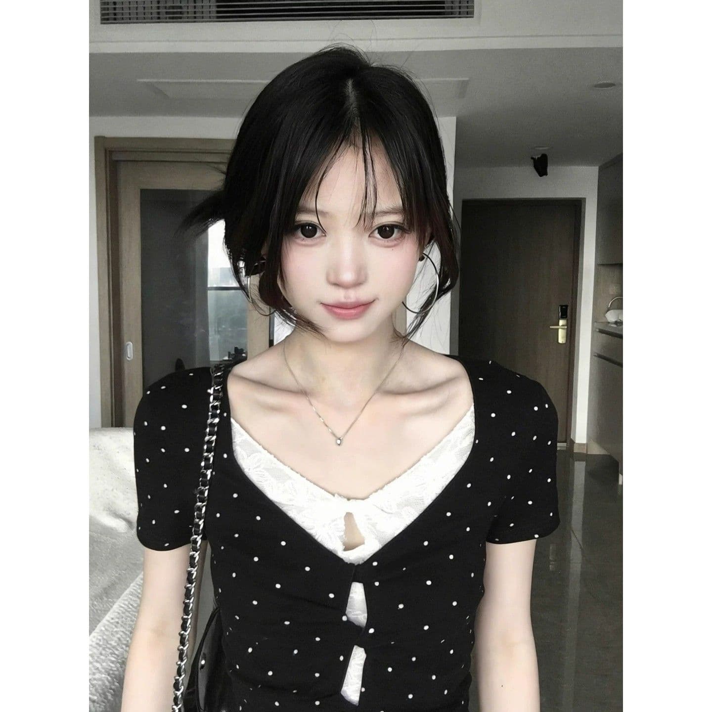 검정색 도트 무늬 페이크 레이어드 레이스 긍정적 인 어깨 반팔 티셔츠 여성 여름 한 부서 디자인 센스 맨위 이미지 4