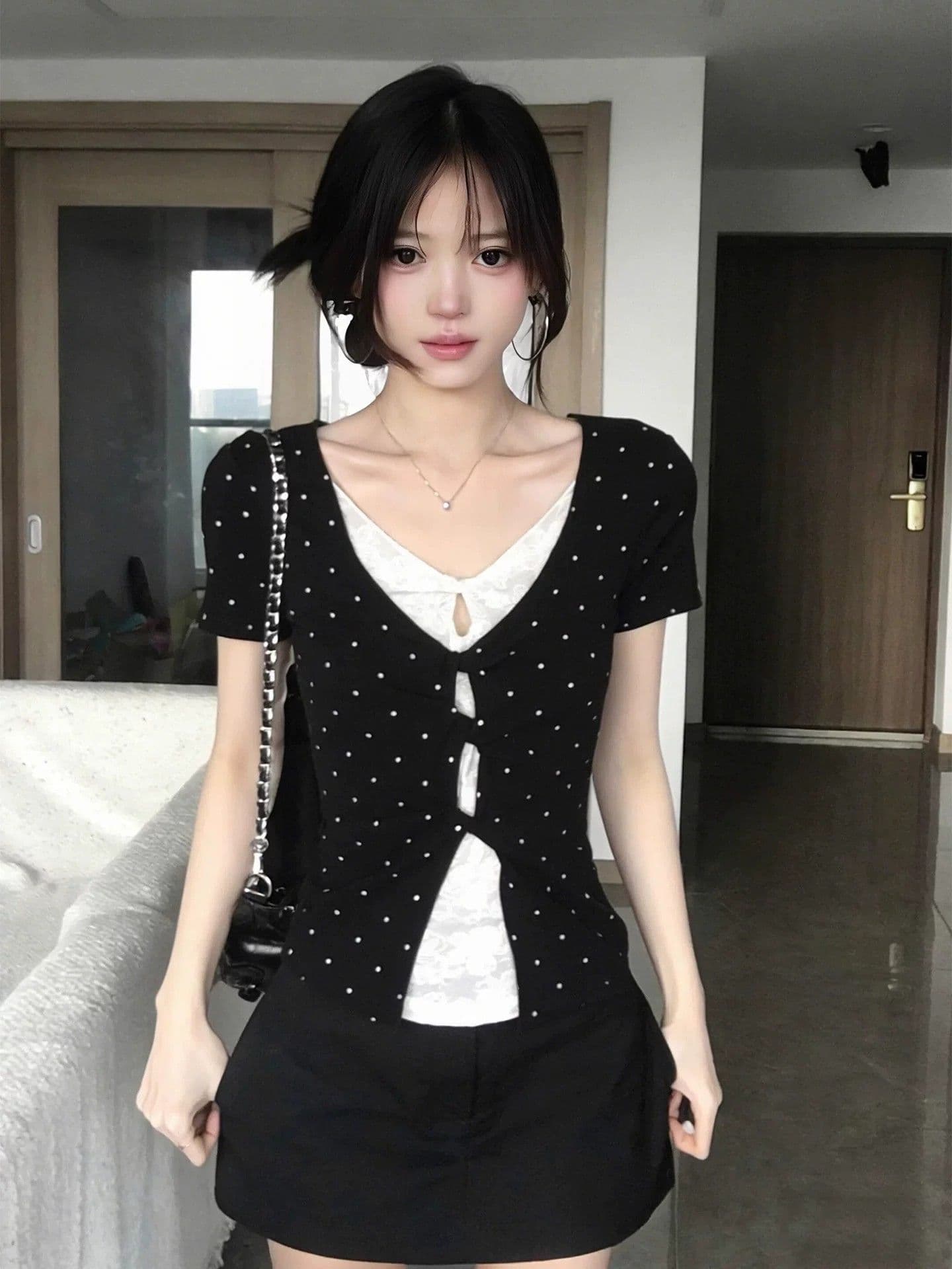 검정색 도트 무늬 페이크 레이어드 레이스 긍정적 인 어깨 반팔 티셔츠 여성 여름 한 부서 디자인 센스 맨위 상세 이미지 2