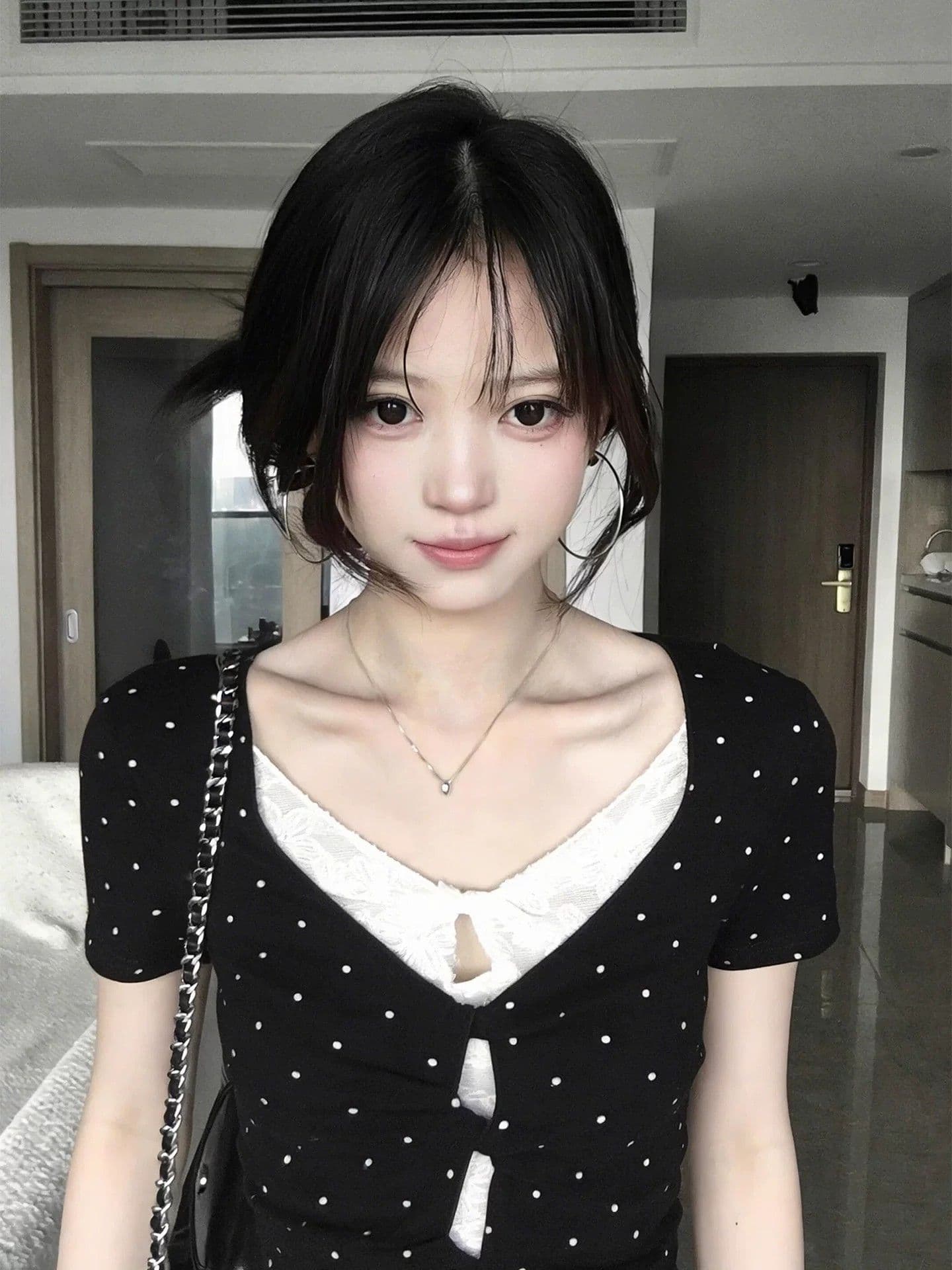 검정색 도트 무늬 페이크 레이어드 레이스 긍정적 인 어깨 반팔 티셔츠 여성 여름 한 부서 디자인 센스 맨위 상세 이미지 4