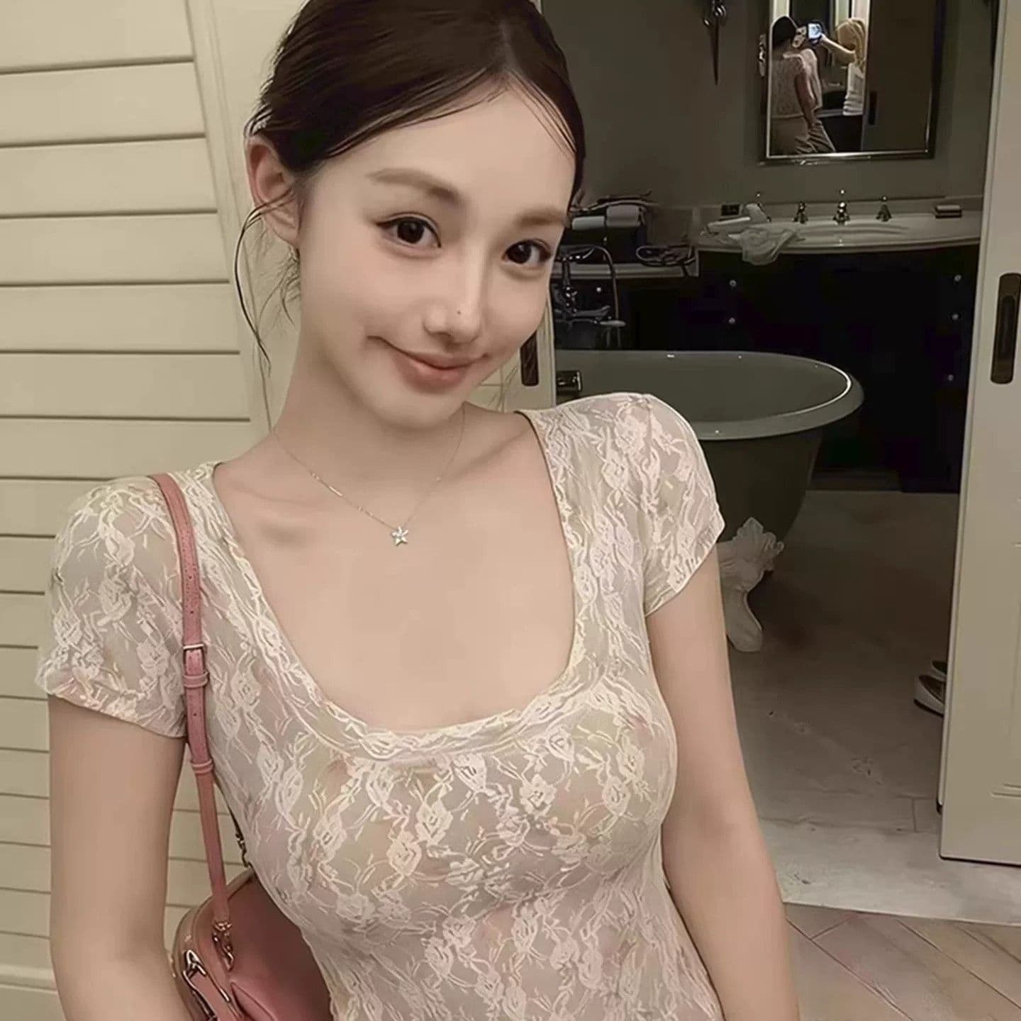 레이스 안감 화이트 레이스 꽃무늬 u 칼라 반팔 티셔츠 여성 여름 디자인 센스 순수한 욕망 핫걸 몸매 가꾸기 맨위 이미지 4