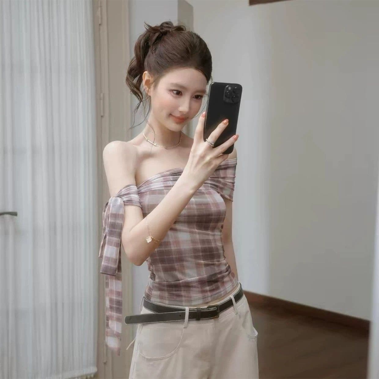 오프숄더 섹시함 가을 어깨 소매 티셔츠 여성 여름 레이스업 펌프 Pleat 몸매 가꾸기 고유 한 아름다운 품격 오프숄더 쇼트 스타일 맨위 이미지 2