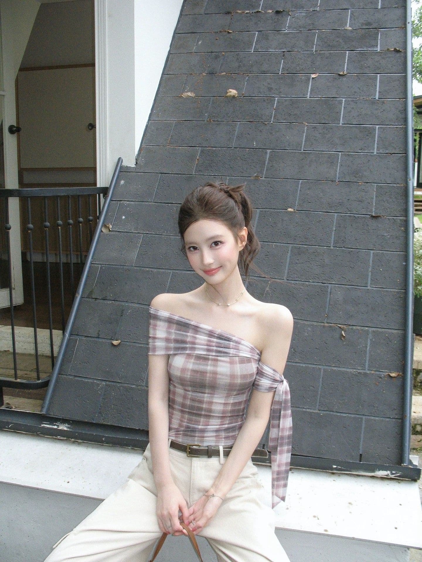 오프숄더 섹시함 가을 어깨 소매 티셔츠 여성 여름 레이스업 펌프 Pleat 몸매 가꾸기 고유 한 아름다운 품격 오프숄더 쇼트 스타일 맨위 상세 이미지 3