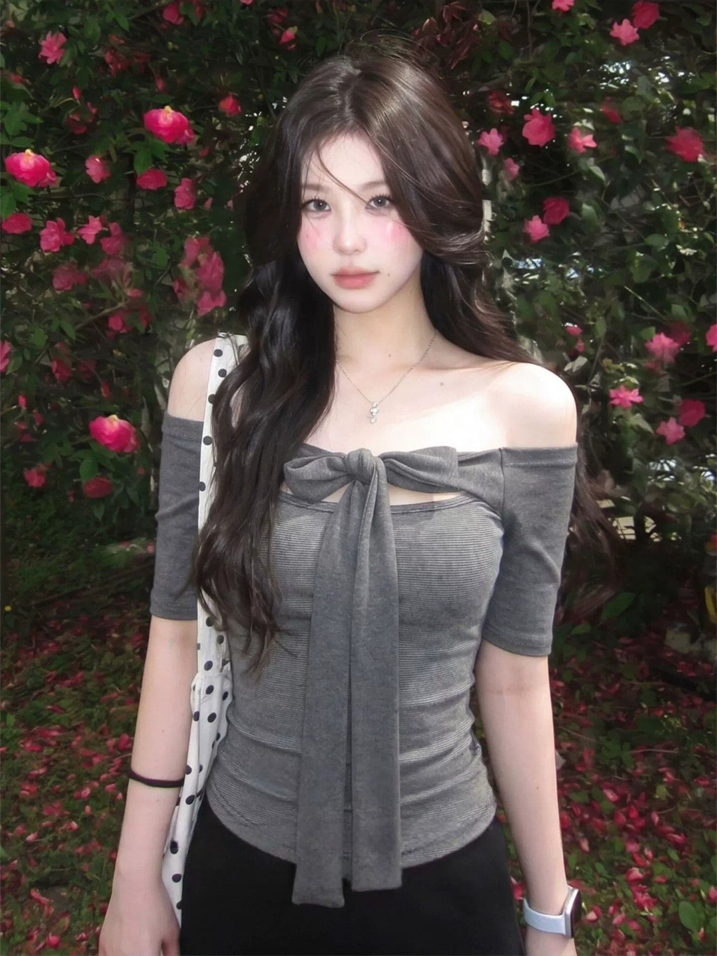 사람들 면 면 컬러 짜임 기사 회색 오프숄더 중간 소매 티셔츠 여성 여름 스트랩 몸매 가꾸기 디자인 센스 오프숄더 맨위 상세 이미지 4