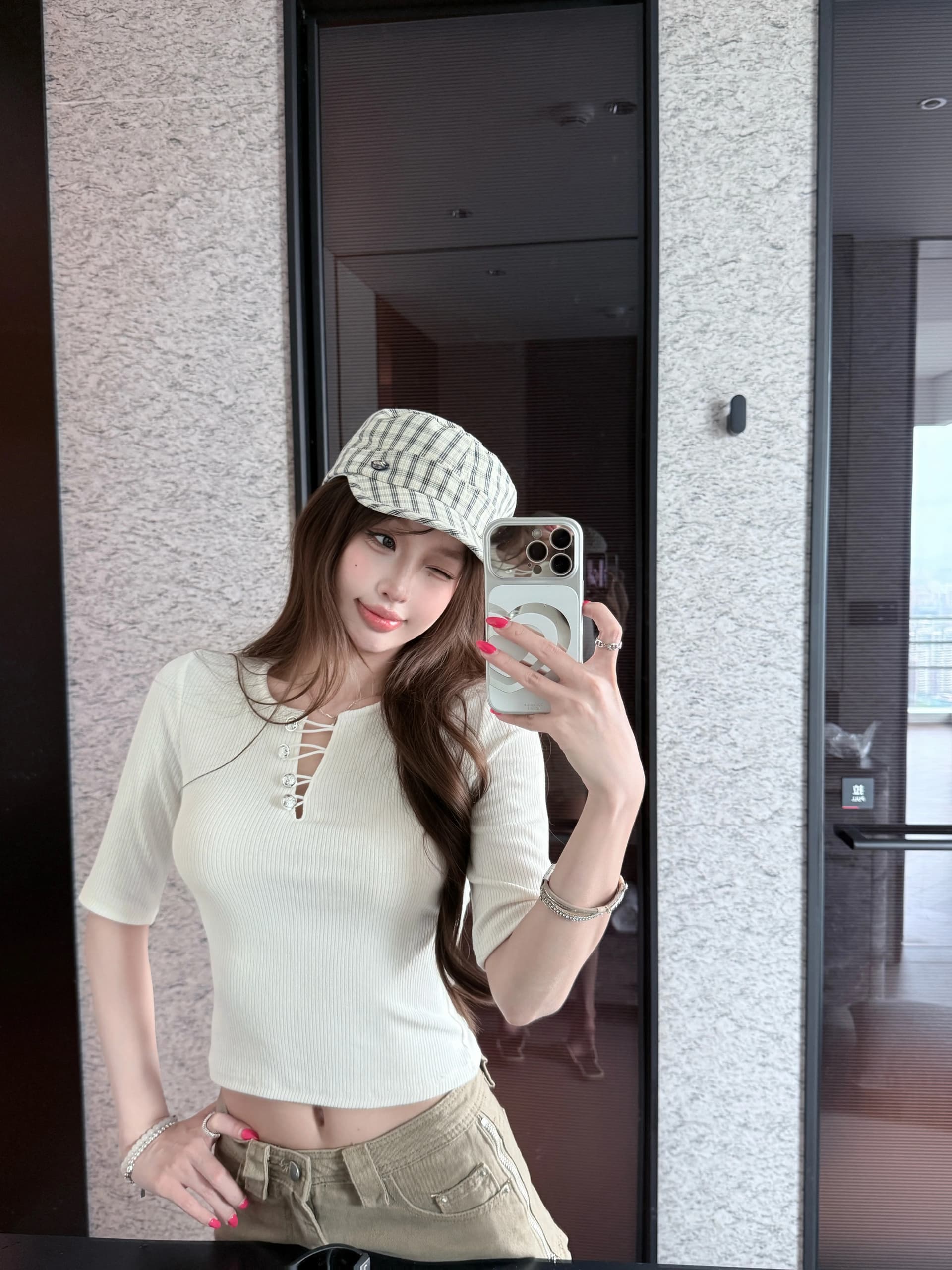 디자인 센스 품격 다용도 홀로우 아웃 중간 소매 티셔츠 여성 여름 몸매 가꾸기 슬림해 보이는 섹시함 맨위 이미지 2