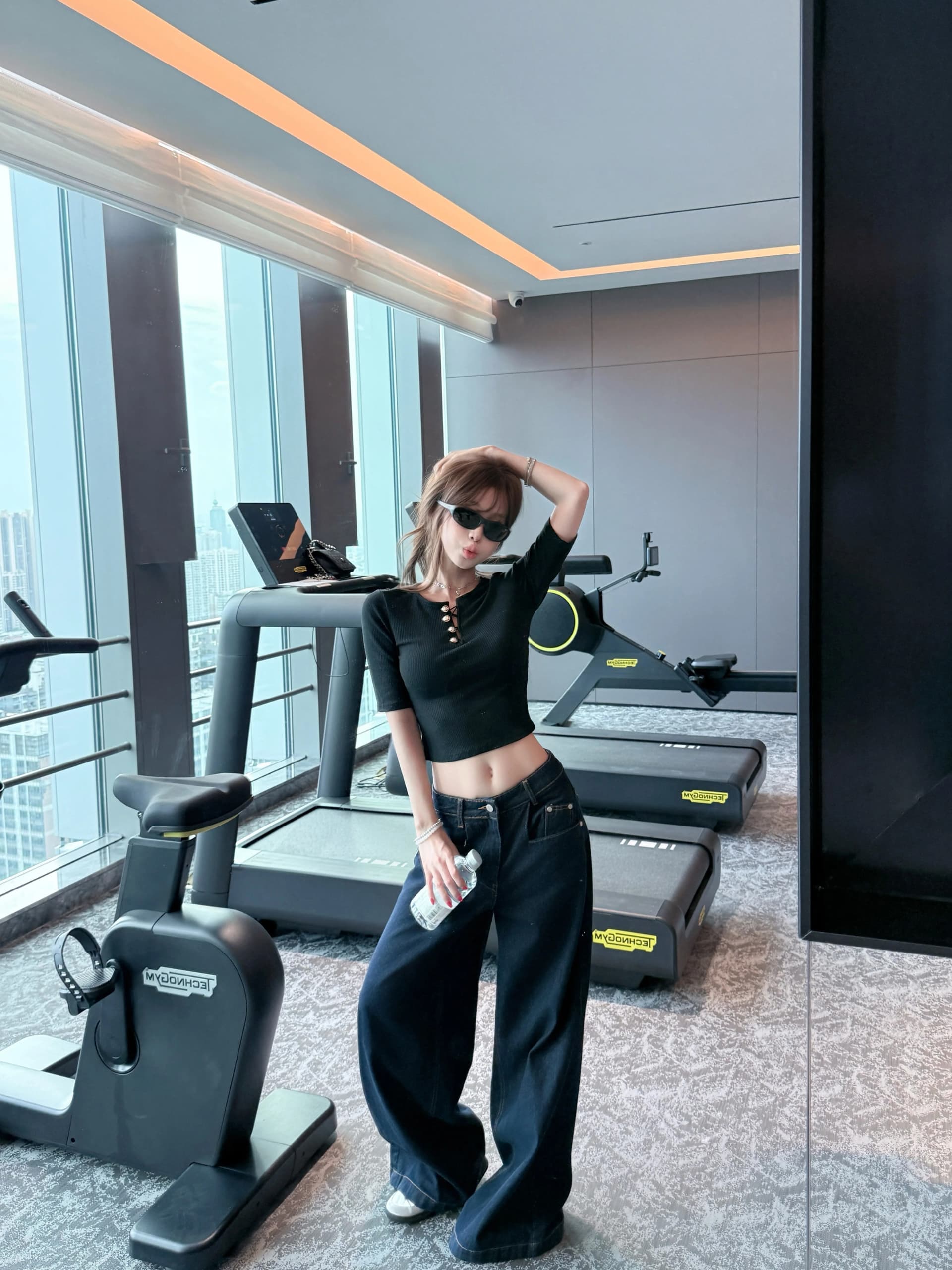 디자인 센스 품격 다용도 홀로우 아웃 중간 소매 티셔츠 여성 여름 몸매 가꾸기 슬림해 보이는 섹시함 맨위 상세 이미지 25