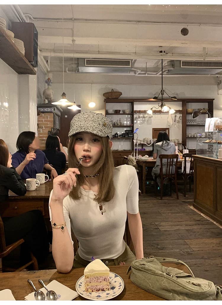 여름 새로운 디자인 센스 품격 다용도 홀로우 아웃 중간 소매 티셔츠 여성 몸매 가꾸기 슬림해 보이는 섹시함 맨위 상세 이미지 33