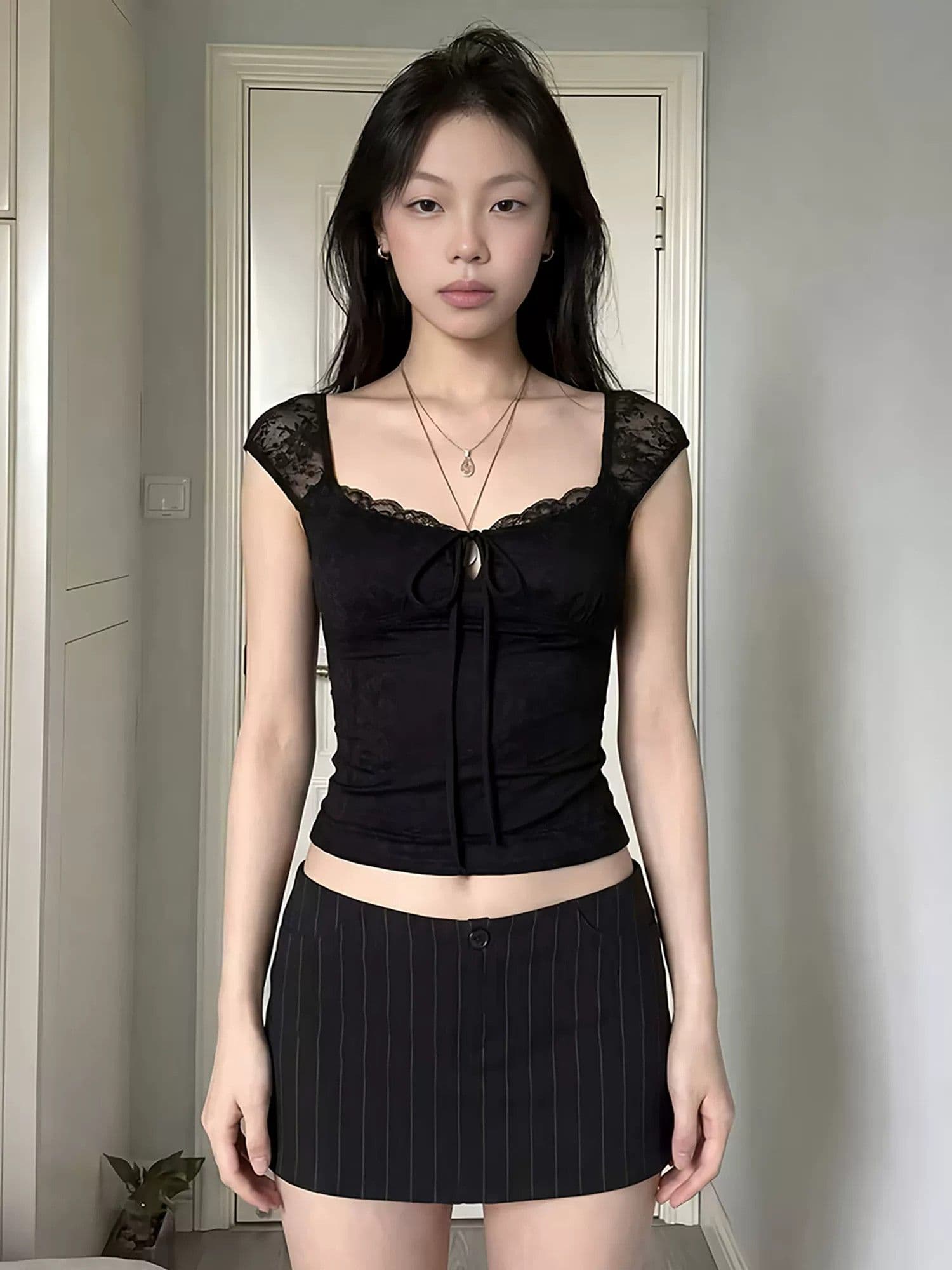 miu 부서 핫걸 검정색 레이스 조각 광장 칼라 민소매 조끼 여성 여름 디자인 센스 작은 대중 순수한 욕망 슬립 맨위 상세 이미지 1