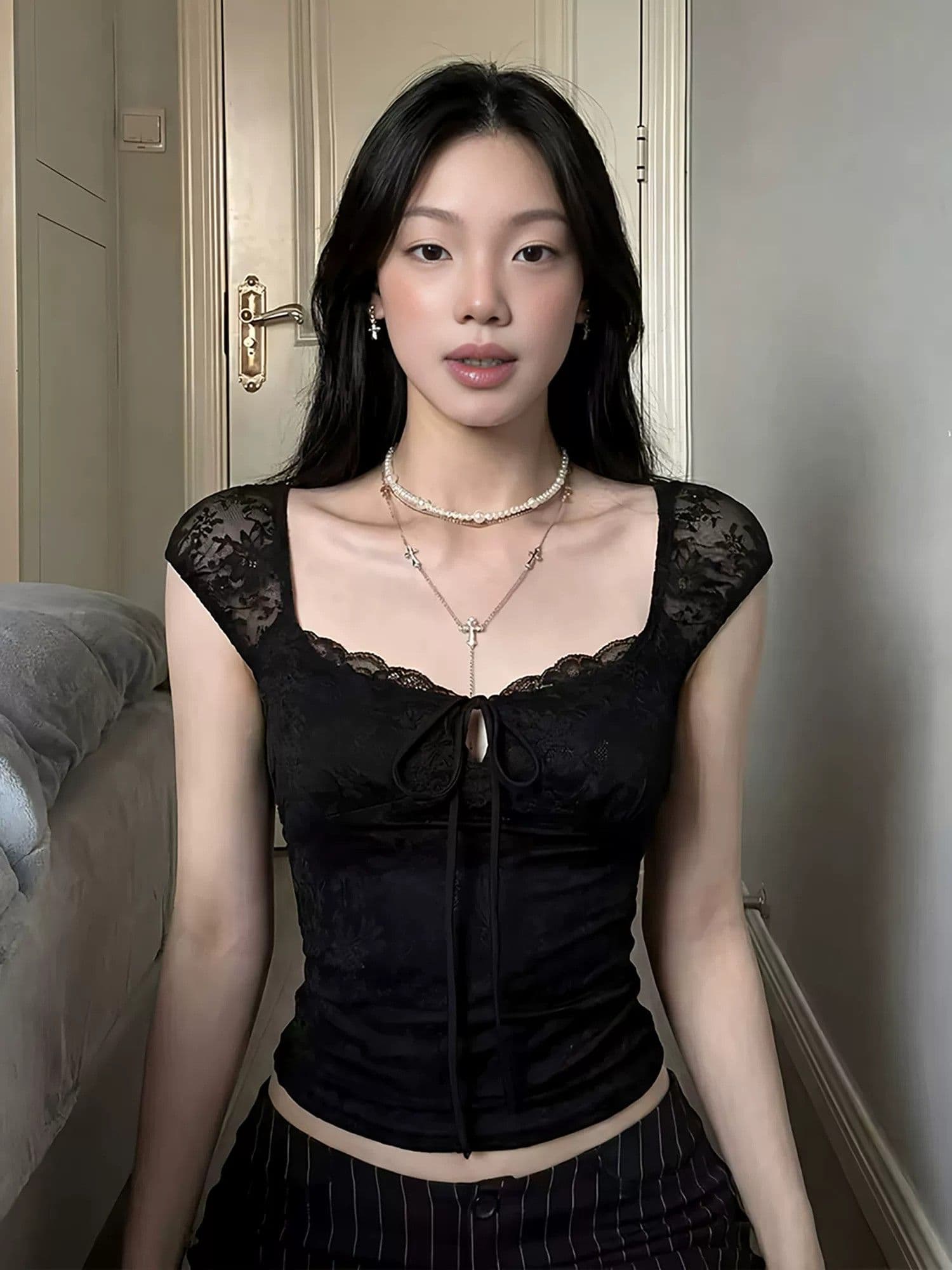 miu 부서 핫걸 검정색 레이스 조각 광장 칼라 민소매 조끼 여성 여름 디자인 센스 작은 대중 순수한 욕망 슬립 맨위 상세 이미지 5