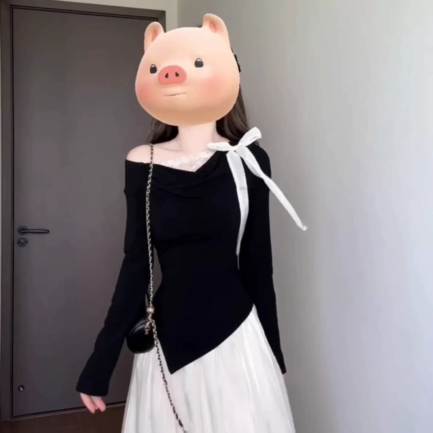 사람들 면 한 부서 이른 가을 비스듬한 어깨 의류 여성 순수한 욕망 디자인 센스 몸매 가꾸기 슬림해 보이는 새로운 긴팔 티셔츠 품격 착용 가져 가라.