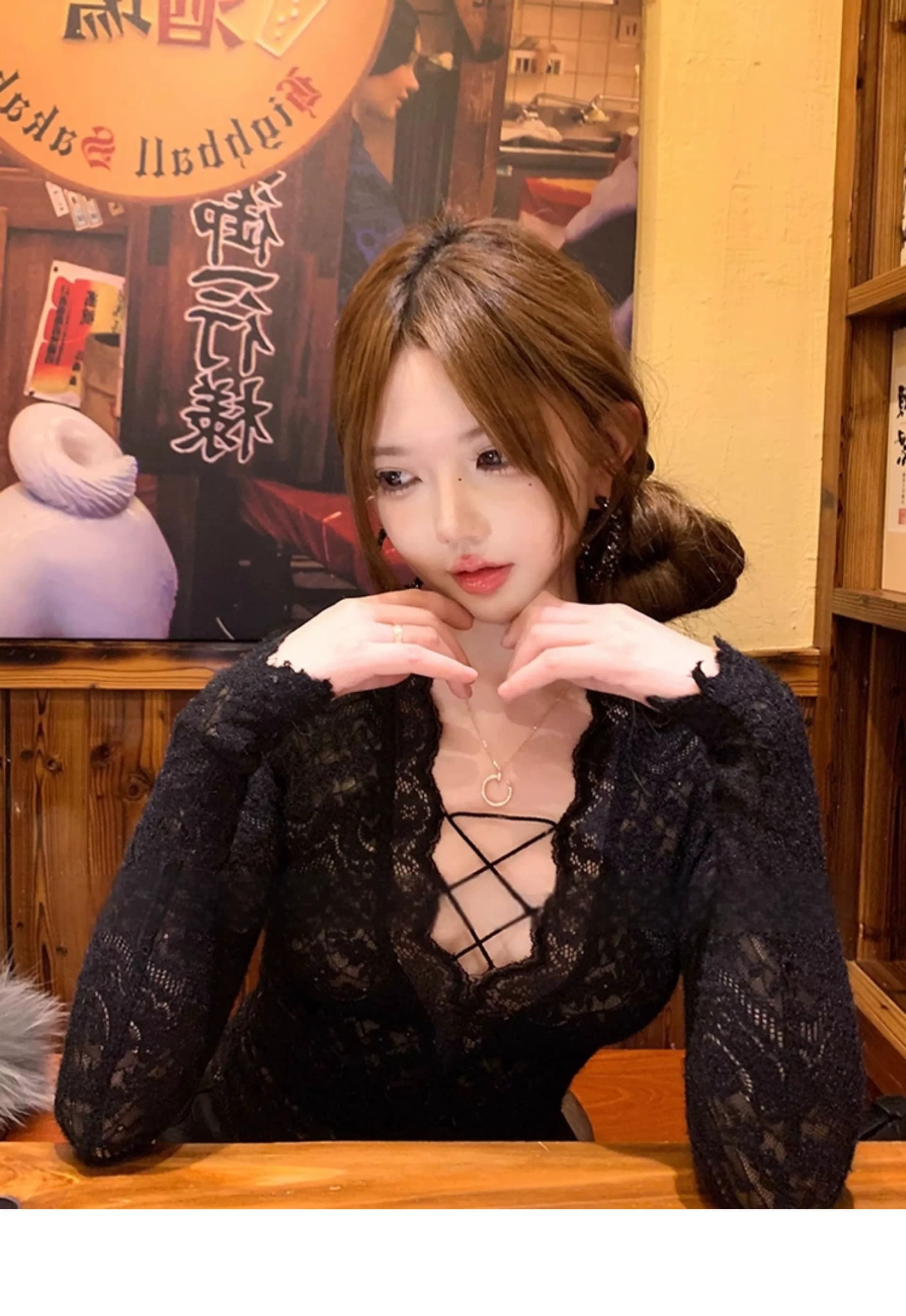 순수한 욕망 핫걸 레이스 맨위 여성 새로운 섹시함 V넥 품격 몸매 가꾸기 인사이드 가져 가라. 기본 셔츠 가을 상세 이미지 1