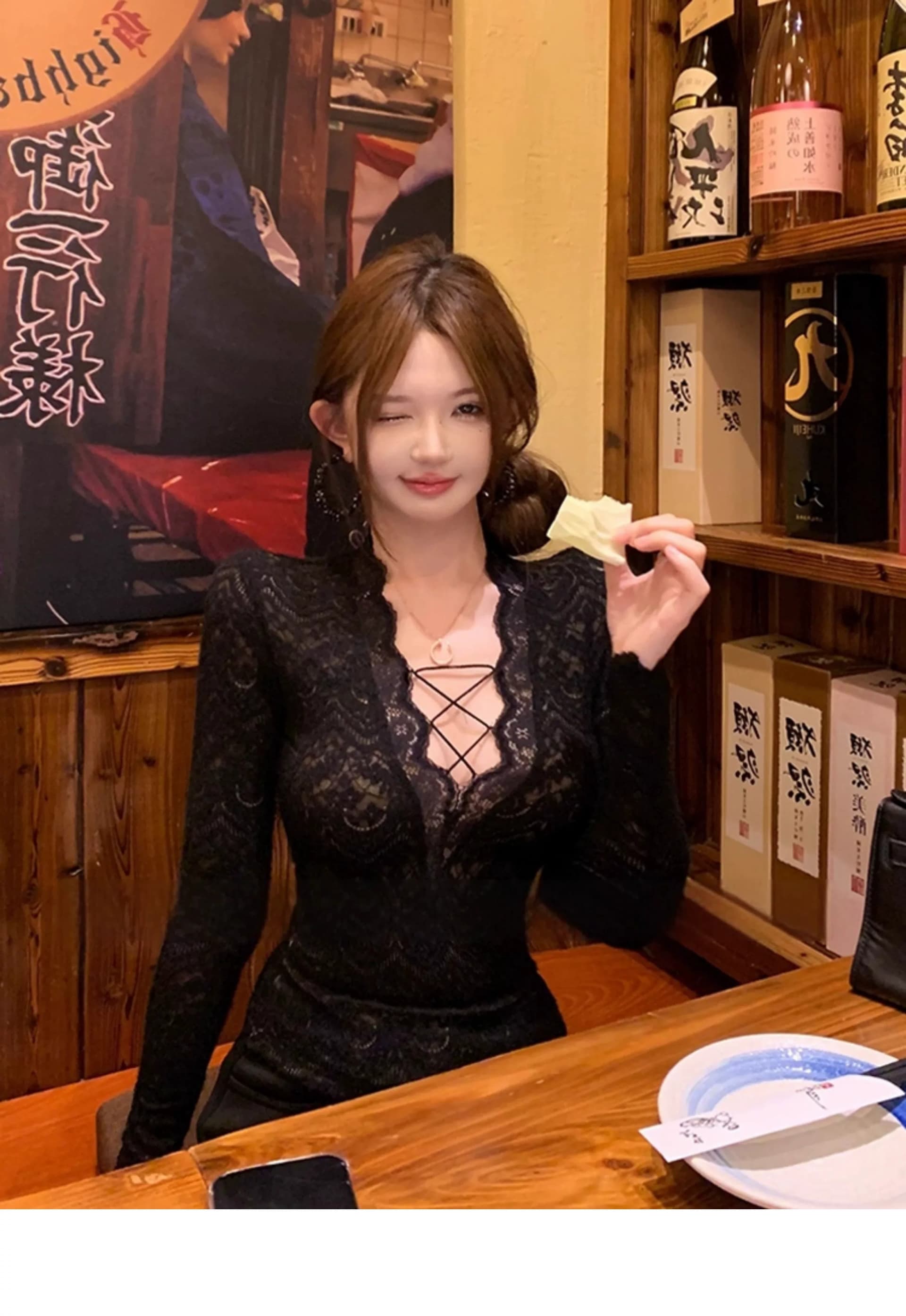 순수한 욕망 핫걸 레이스 맨위 여성 새로운 섹시함 V넥 품격 몸매 가꾸기 인사이드 가져 가라. 기본 셔츠 가을 상세 이미지 2