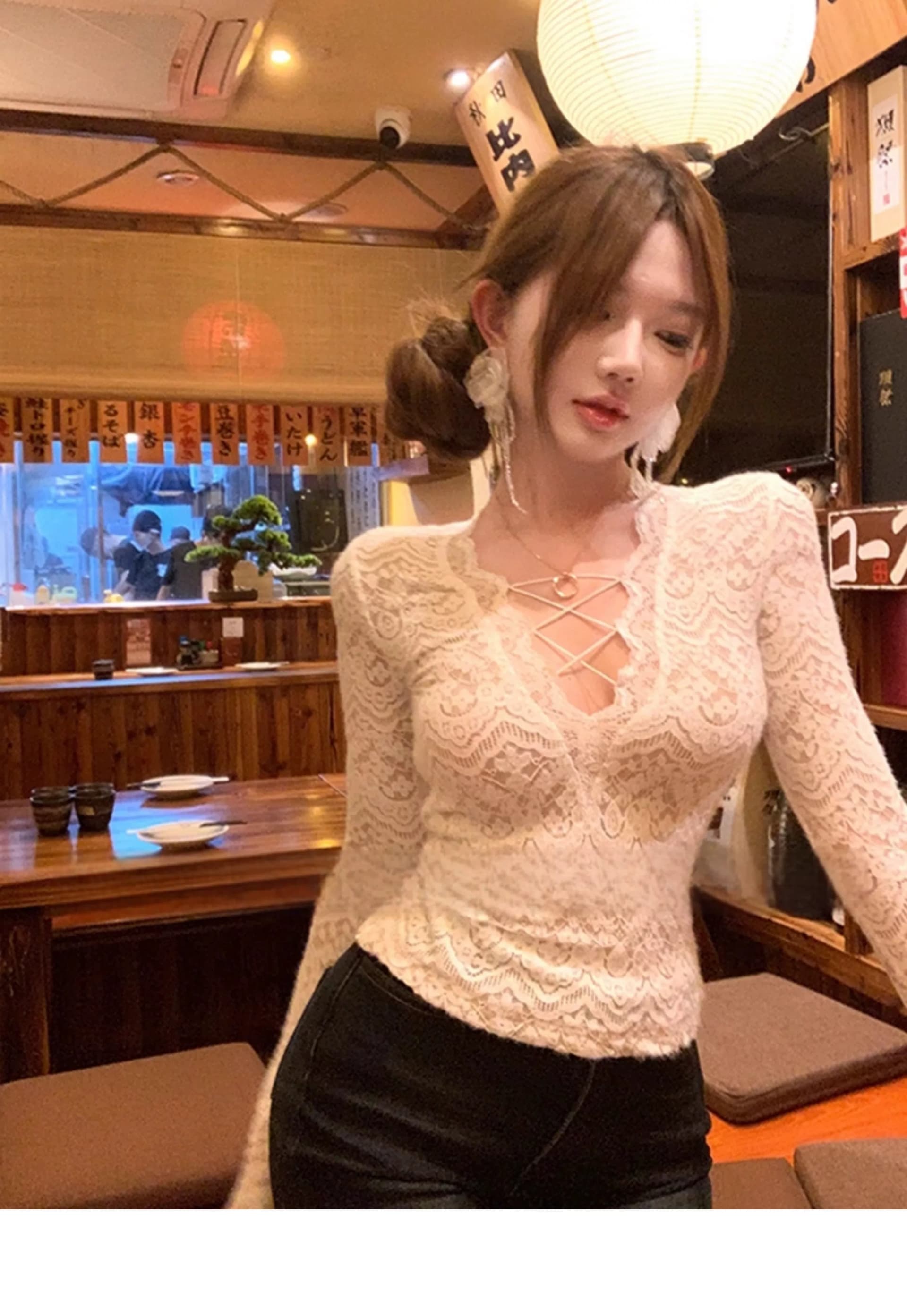 순수한 욕망 핫걸 레이스 맨위 여성 새로운 섹시함 V넥 품격 몸매 가꾸기 인사이드 가져 가라. 기본 셔츠 가을 상세 이미지 4