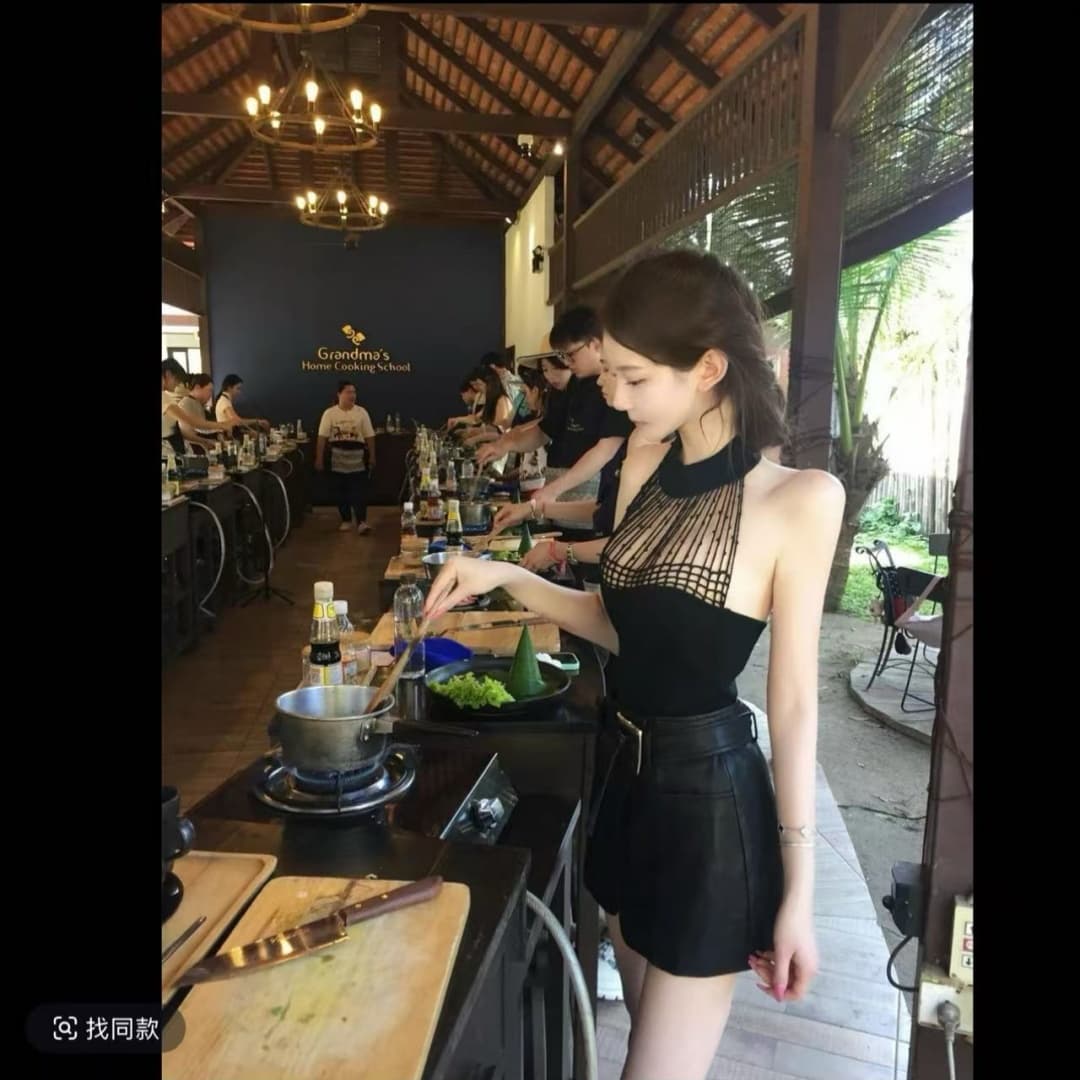 타락한 천사 2026 여름 새로운 디자인 센스 순수한 욕망 품격 짜임 행침 목 조끼 경기 반신 가죽 스커트 여성 상세 이미지 2