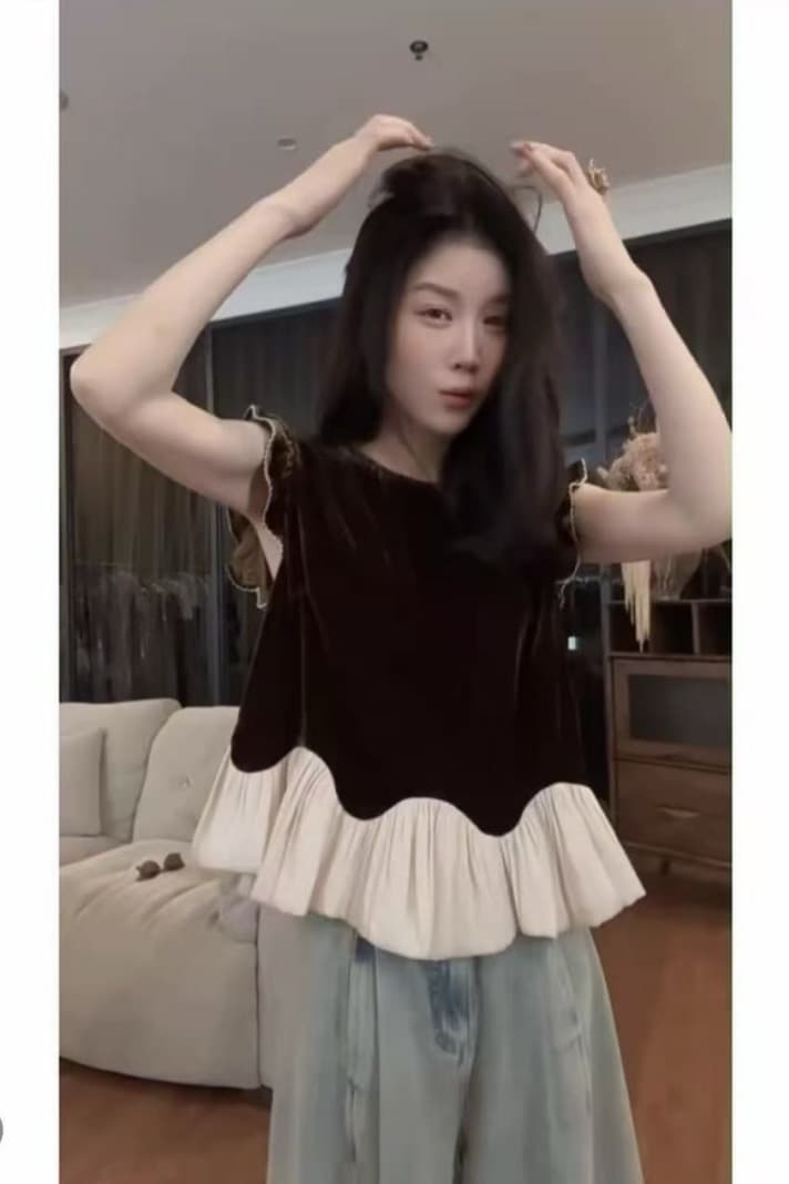 왕위 왕위 독점적 인 프랑스식 라운드 넥 밑단 물결무늬 레이스 슬림해 보이는 벨벳 맨위 이미지 6