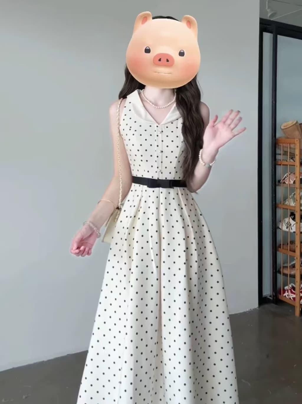 프랑스식 천 금빛 바람 민소매 도트 무늬 나비 매듭 여성 드레스 2026 여름 새로운 허리 수축 슬림해 보이는 품격 롱 스커트 이미지 4
