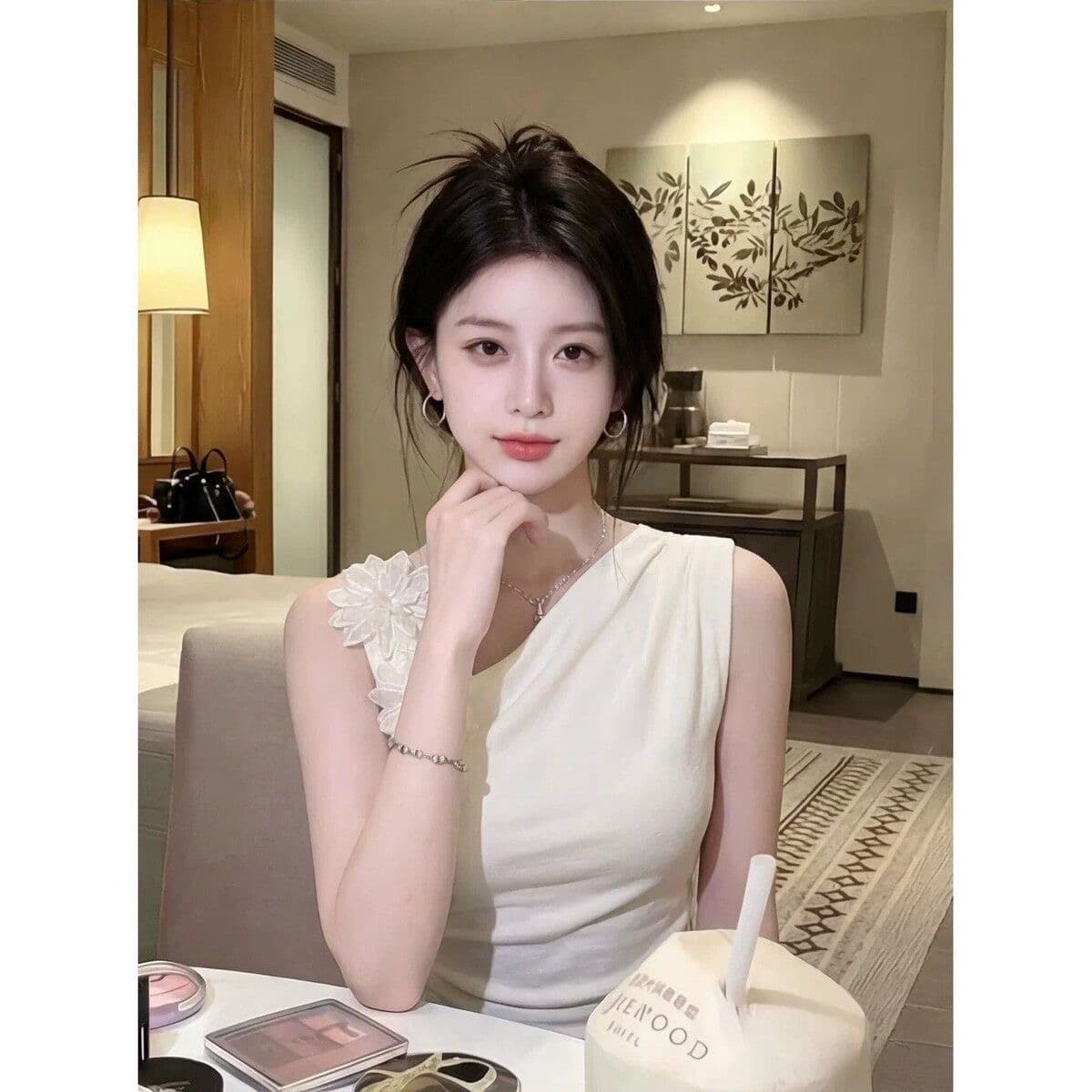 디자인 센스 꽃 비스듬한 어깨 민소매 니트 티셔츠 조끼 여성 여름 새로운 고유 한 슈퍼 잘 생긴 몸매 가꾸기 숄더백 맨위 이미지 2