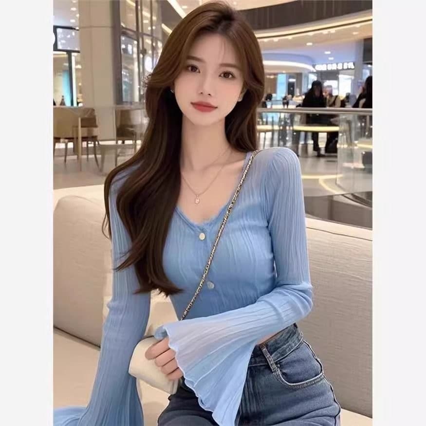 순수한 욕망 바람 파란색 V넥 망사 나팔 소매 기본 셔츠 여성 작은 대중 디자인 센스 몸매 가꾸기 슬림해 보이는 쇼트 스타일 작은 맨위 이미지 3