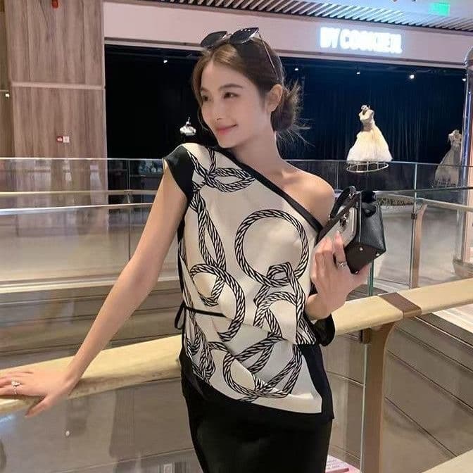프랑스식 빛 럭셔리 세련된 불규칙 프린트 비스듬한 어깨 의류 여성 여름 디자인 센스 느긋한 바람 품격 오프숄더 셔츠
