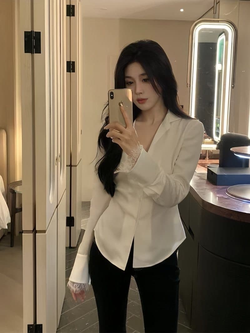 크 사이 리 꽃 디자인 센스 레이스 조각 긴팔 셔츠 여성 봄 여름 새로운 핫걸 바람 몸매 가꾸기 슬림해 보이는 셔츠 이미지 3