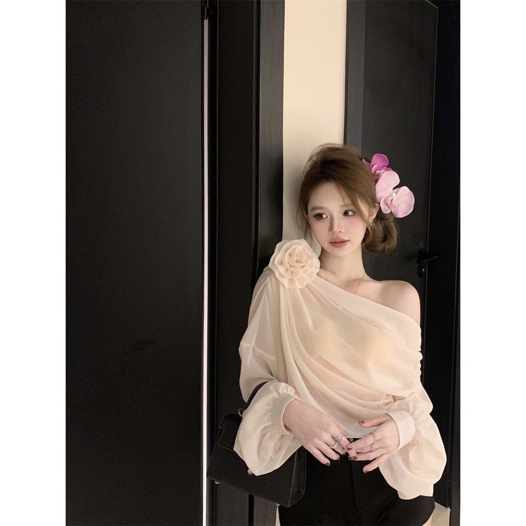 시폰 셔츠 여성 프랑스식 부드러운 바람 3 차원 꽃 비스듬한 어깨 긴팔 봄 새로운 섹시함 마이크로 ~을 통해 쇼트 스타일 맨위 얇은 이미지 4