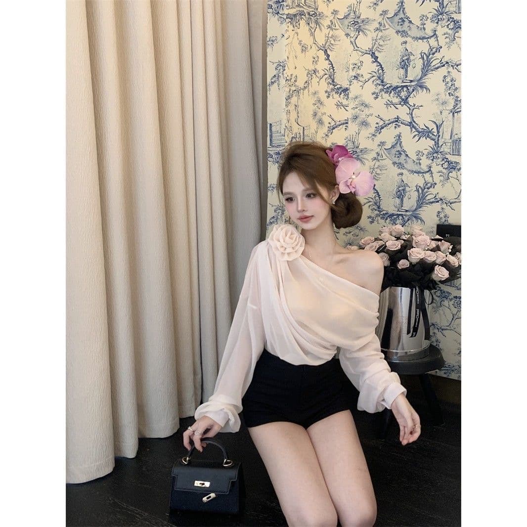 시폰 셔츠 여성 프랑스식 부드러운 바람 3 차원 꽃 비스듬한 어깨 긴팔 봄 새로운 섹시함 마이크로 ~을 통해 쇼트 스타일 맨위 얇은 이미지 3