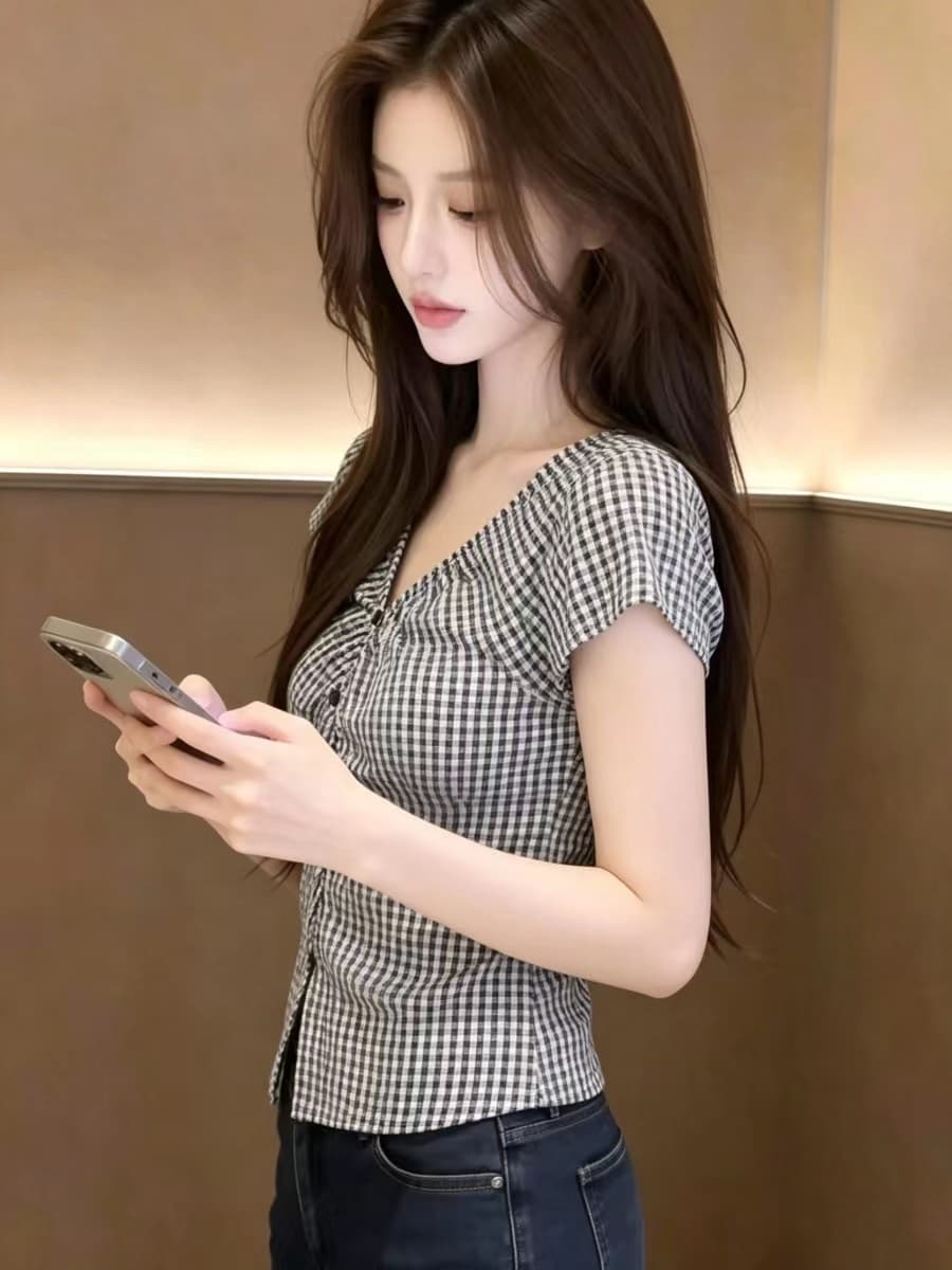 실사 체크무늬 V넥 반팔 여성 셔츠 몸매 가꾸기 디자인 센스 주름 트임 Chic 작은 셔츠 맨위 이미지 4