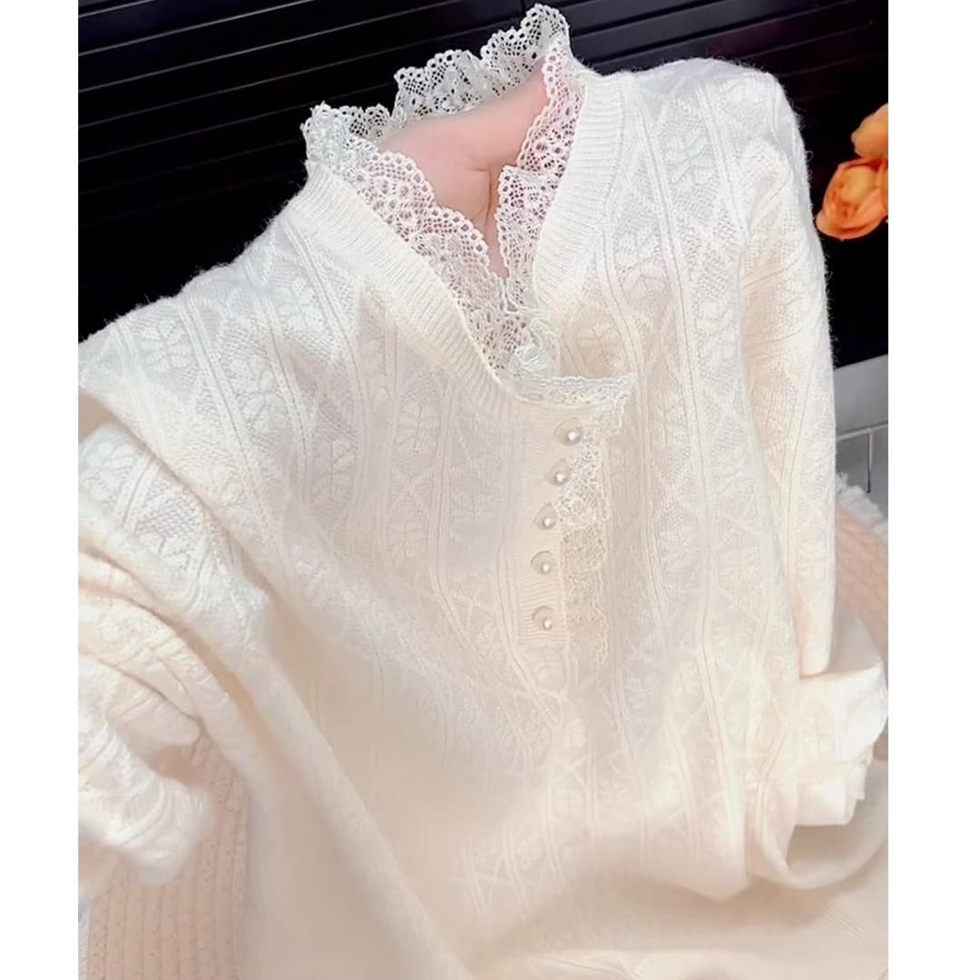 부드러운 레이스 조각 반 개방 칼라 진주 버클 업 의류 새로운 2026 가을 빅 사이즈 슬림해 보이는 느긋한 바람 니트 스웨터 이미지 2