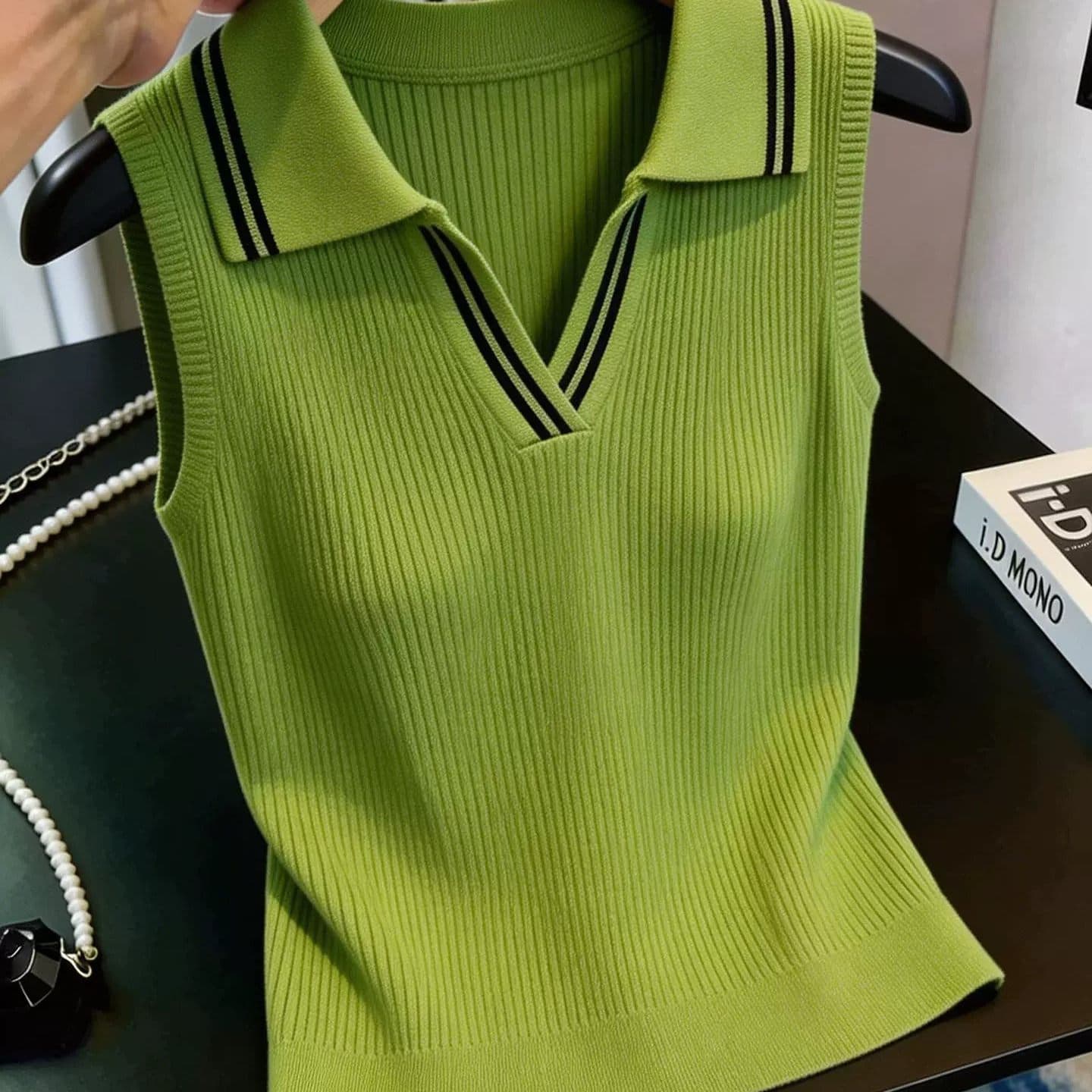 한국 스타일 레트로 스타일 배색 측면 폴로 칼라 민소매 니트 조끼 여성 여름 루즈핏 디자인 센스 작은 대중 어깨 맨위