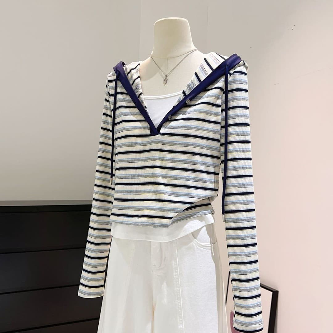 스트라이프 후드 티셔츠 여성 의류 2026 새로운 봄 배색 품격 쇼트 스타일 인사이드 가져 가라. 페이크 레이어드 맨위 기본 셔츠 이미지 5