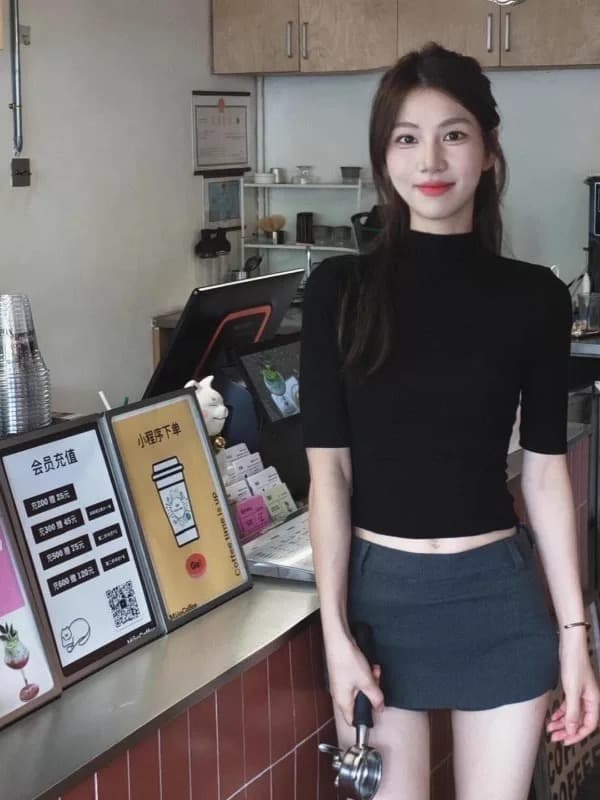 검정색 긍정적 인 어깨 중간 소매 티셔츠 여성 가을 타이트 5 점 소매 인사이드 가져 가라. 슬림해 보이는 몸매 가꾸기 반하이넥 기본 셔츠 맨위