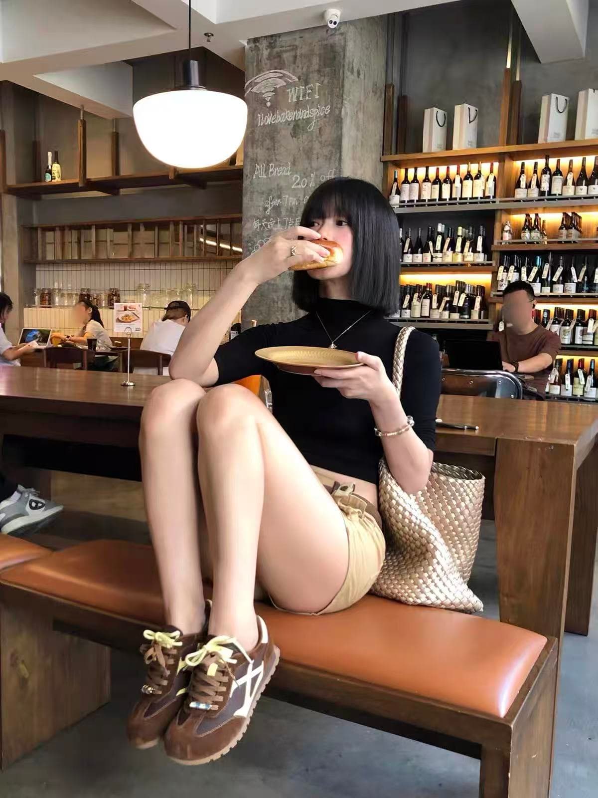 프랑스식 레트로 반하이넥 반팔 티셔츠 여성 이른 가을 쇼트 스타일 몸매 가꾸기 다용도 슬림해 보이는 품격 캐주얼 핫걸 맨위 상세 이미지 3