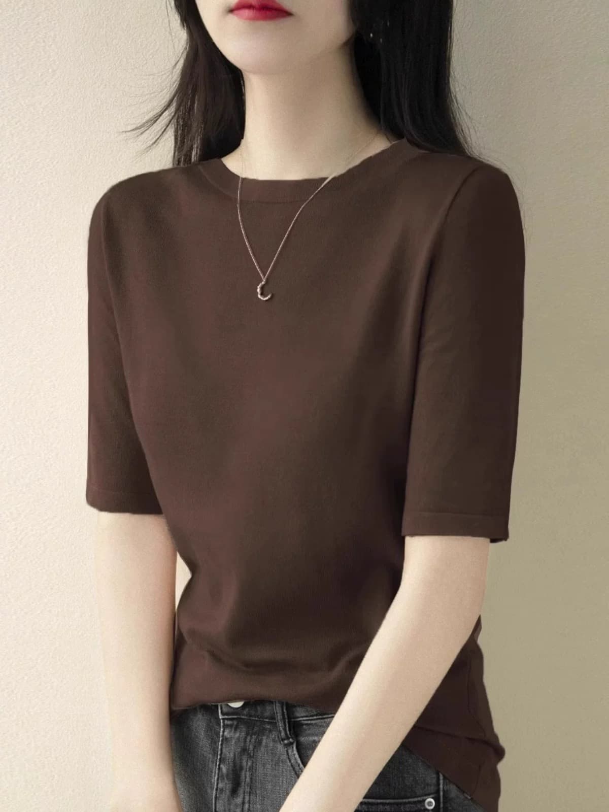 커피 색상 순면 중간 소매 티셔츠 여성 봄 디자인 센스 라운드 넥 몸매 가꾸기 인사이드 가져 가라. 다용도 5 점 소매 기본 셔츠 맨위 상세 이미지 1